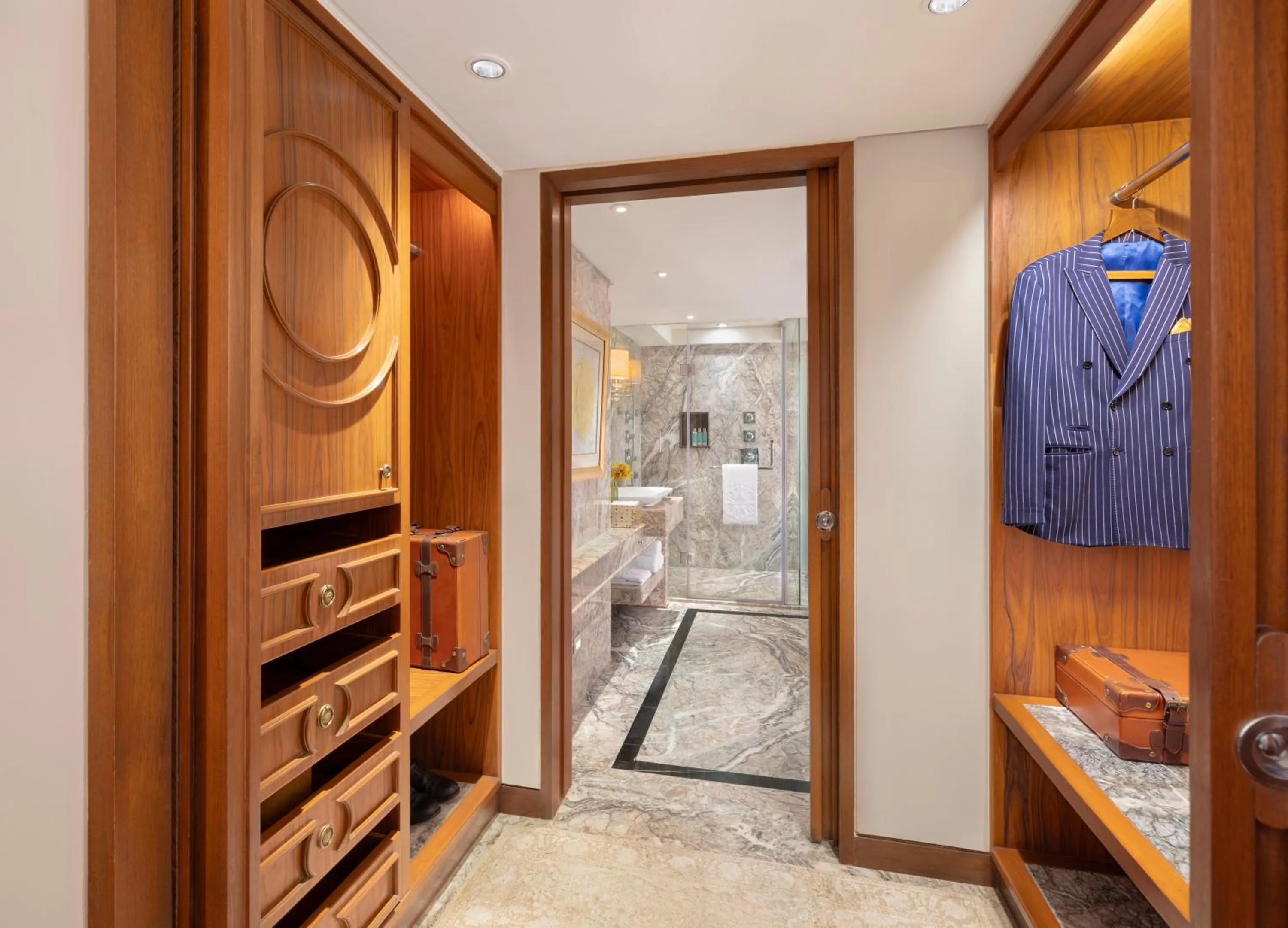 Shower in Taj Palace, New Delhi