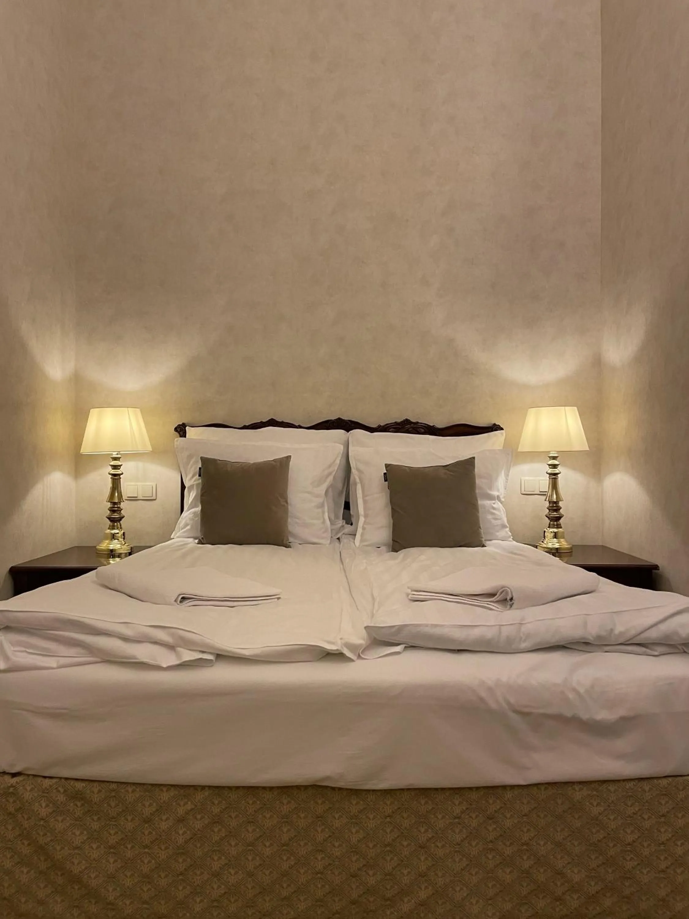 Bed in OPERA16 Guestrooms