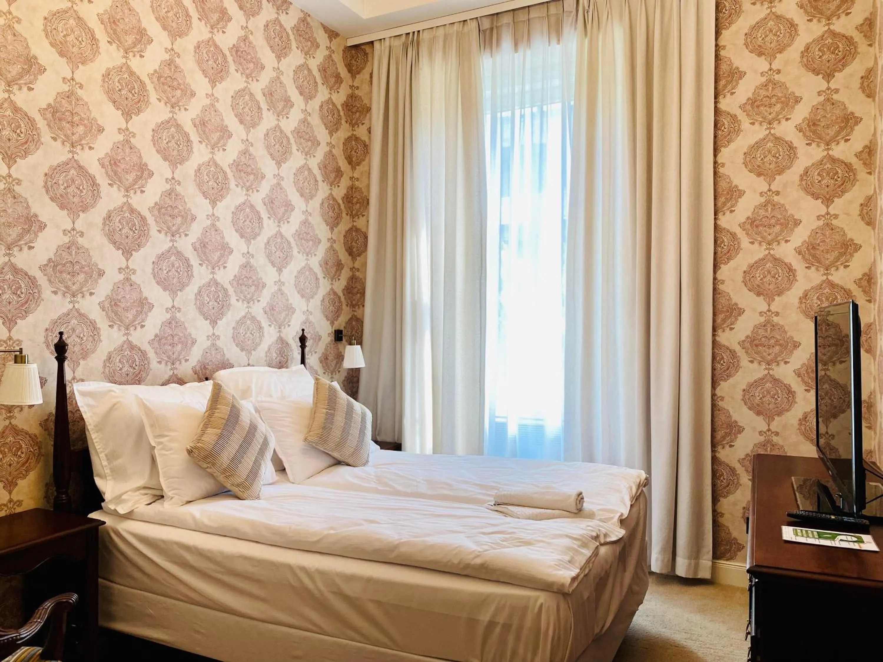 Bed in OPERA16 Guestrooms