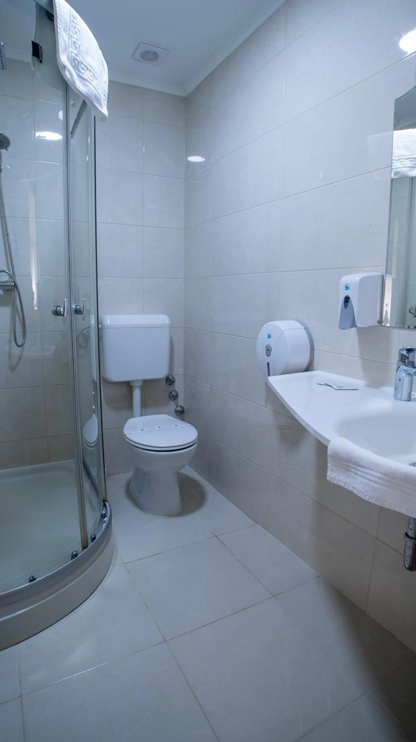 Shower in OPERA16 Guestrooms