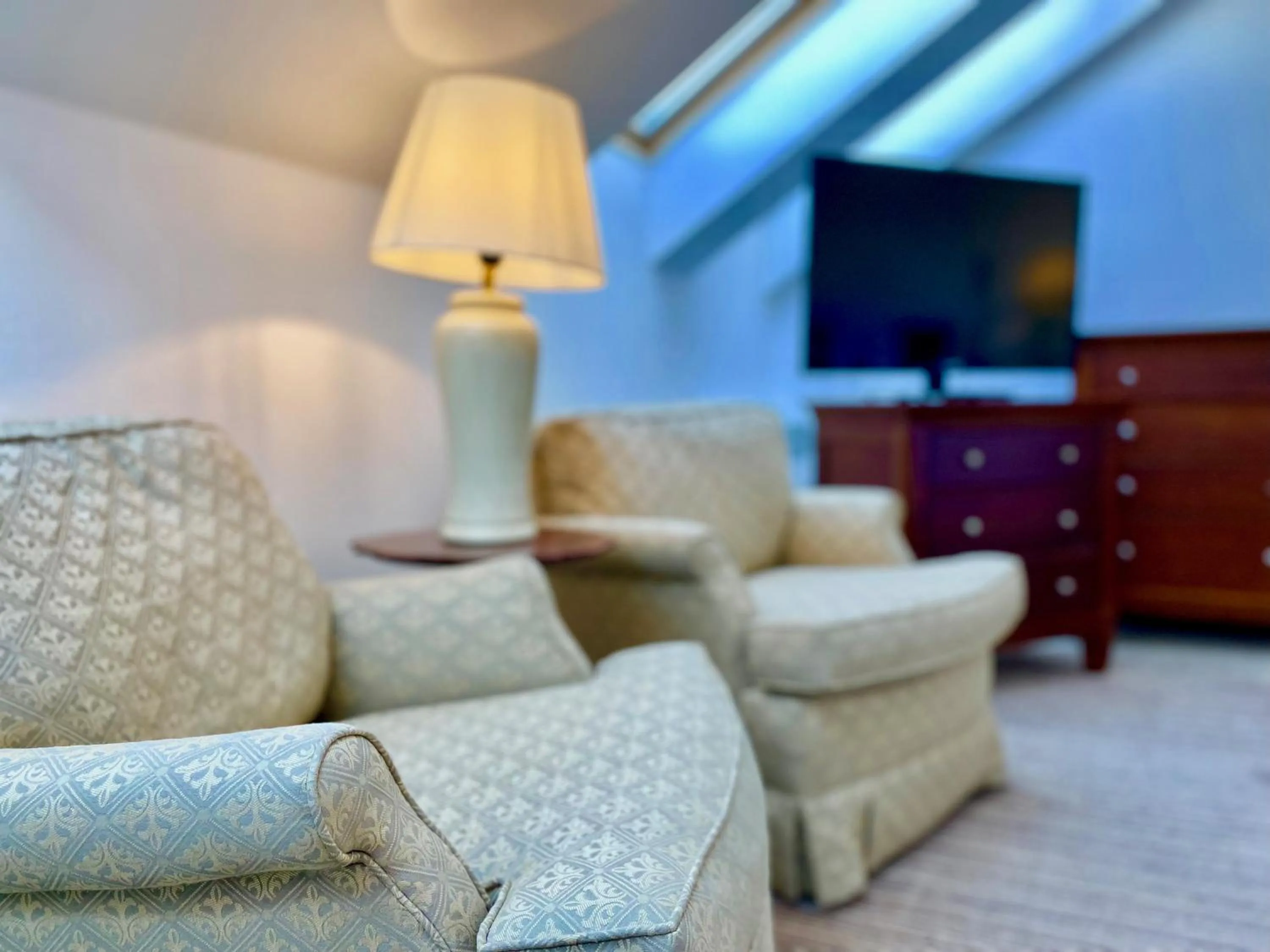 Seating area in OPERA16 Guestrooms