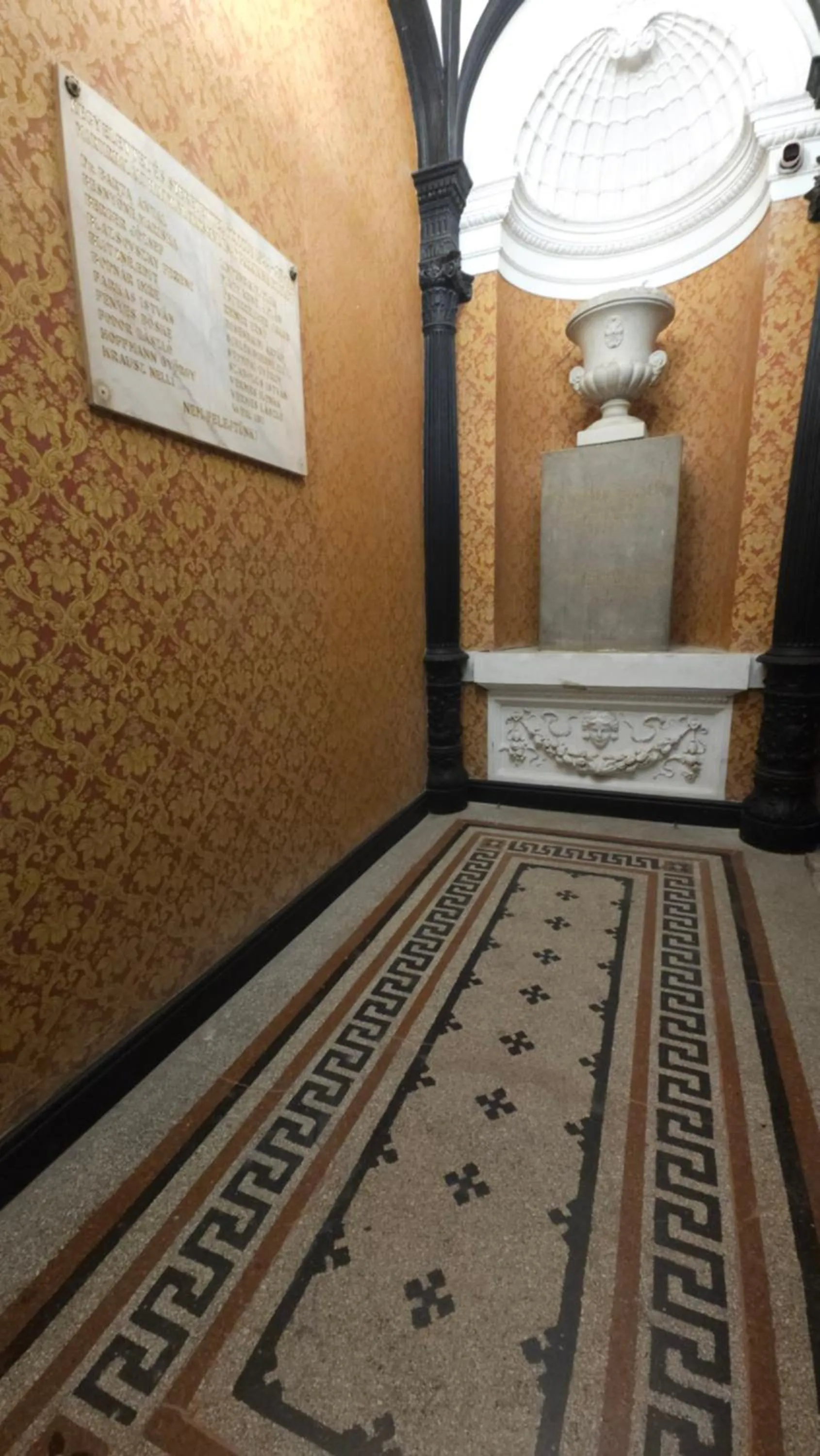 Facade/entrance in OPERA16 Guestrooms