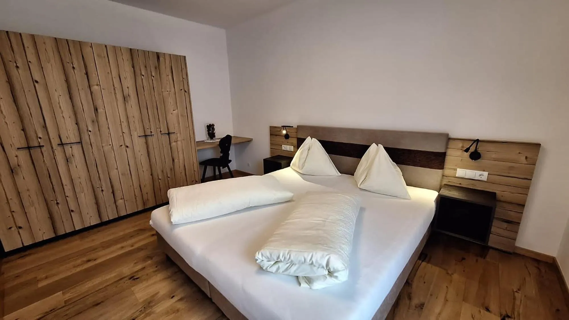 Bed in Alpenspitz Appartements - Garni - B&B