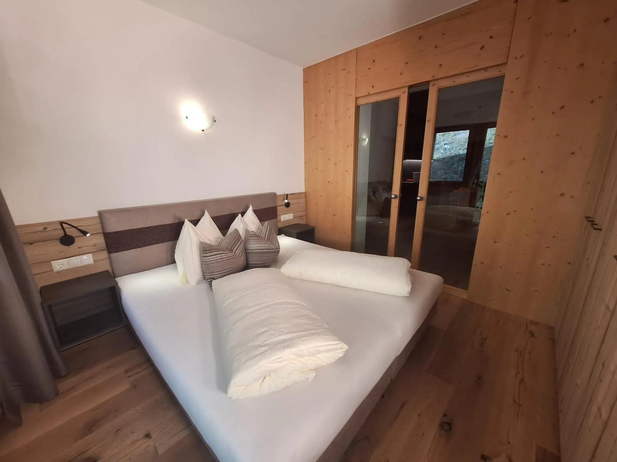 Bed in Alpenspitz Appartements - Garni - B&B
