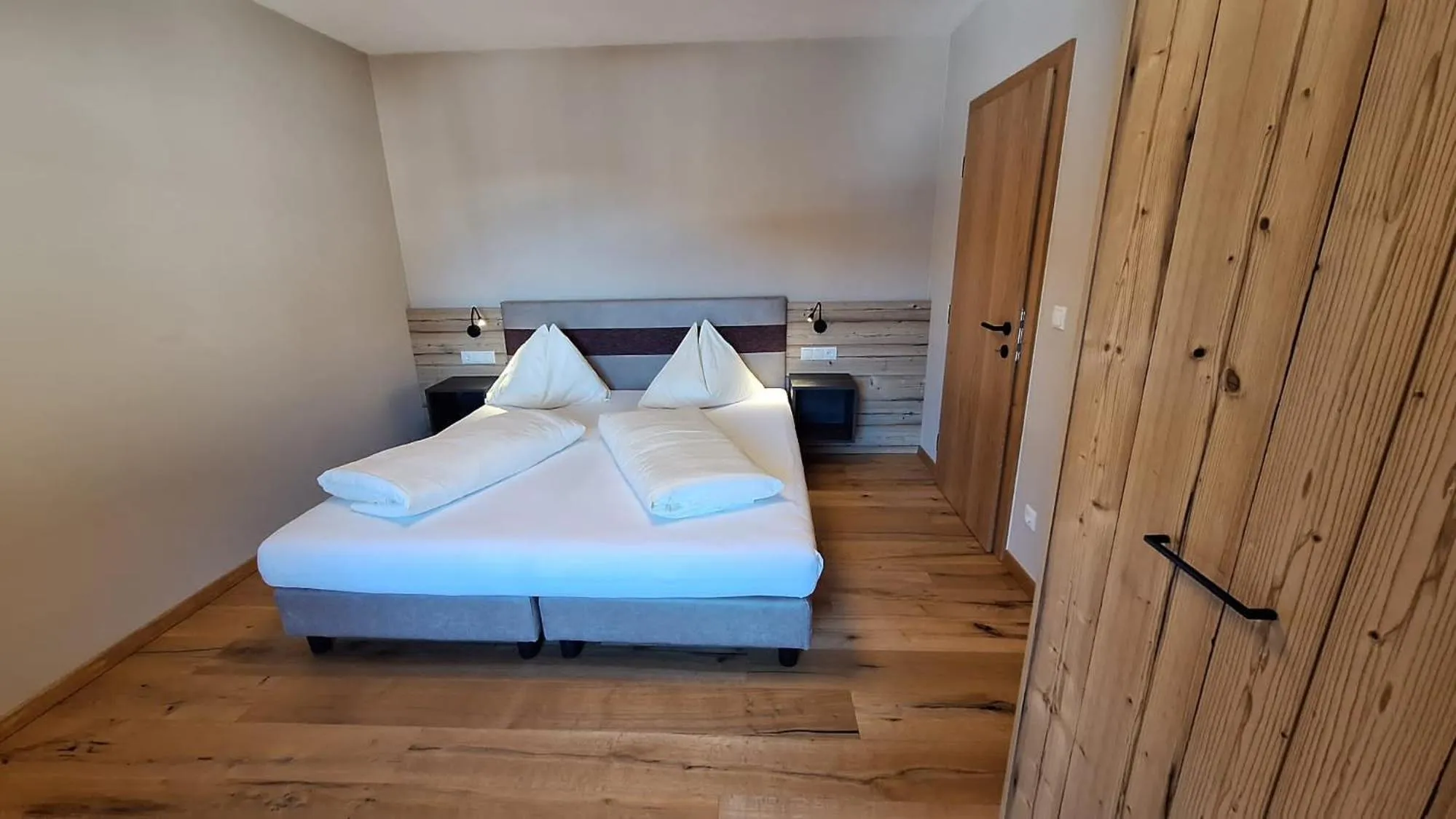 Bed in Alpenspitz Appartements - Garni - B&B