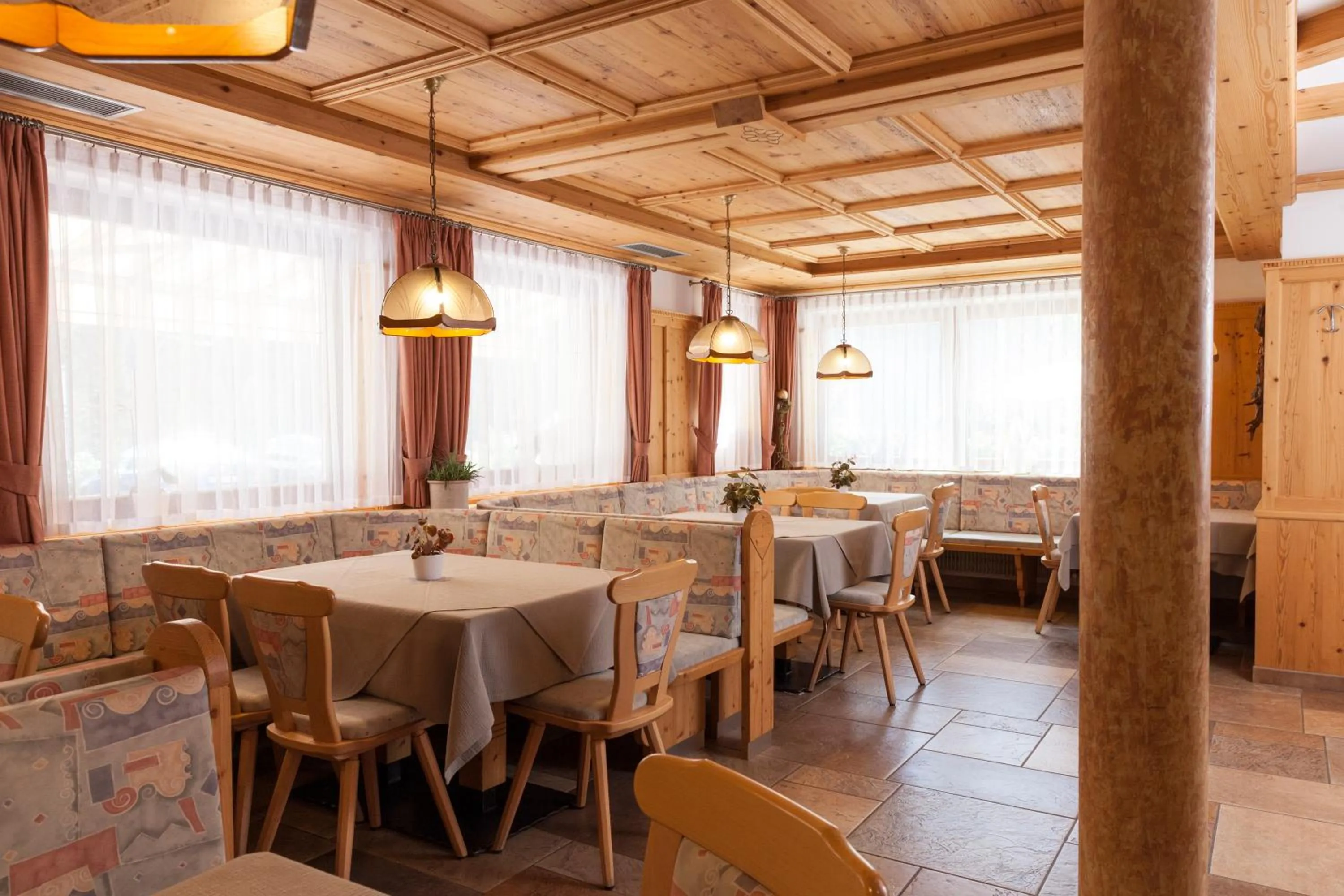 Restaurant/places to eat in Alpenspitz Appartements - Garni - B&B