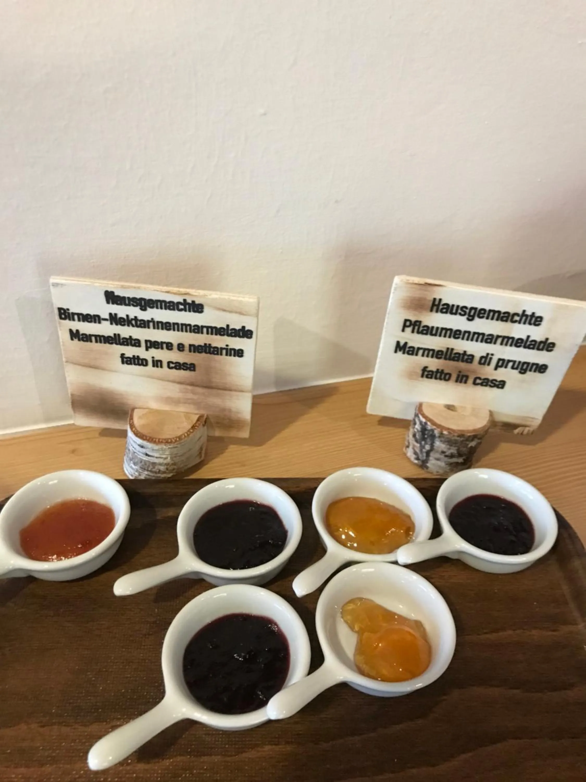 Breakfast in Alpenspitz Appartements - Garni - B&B