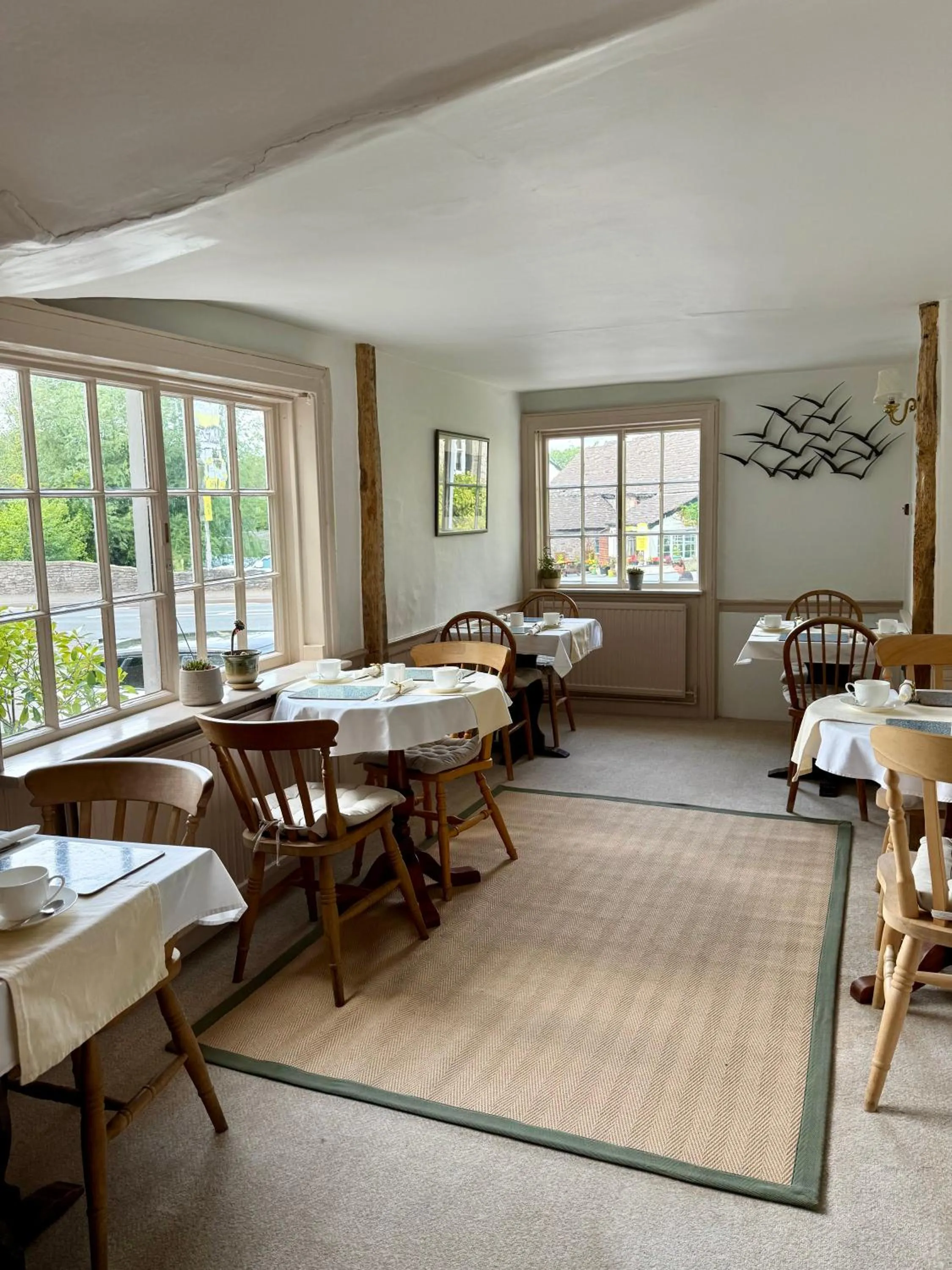 Seating area, Bed in Three Cocks Hotel