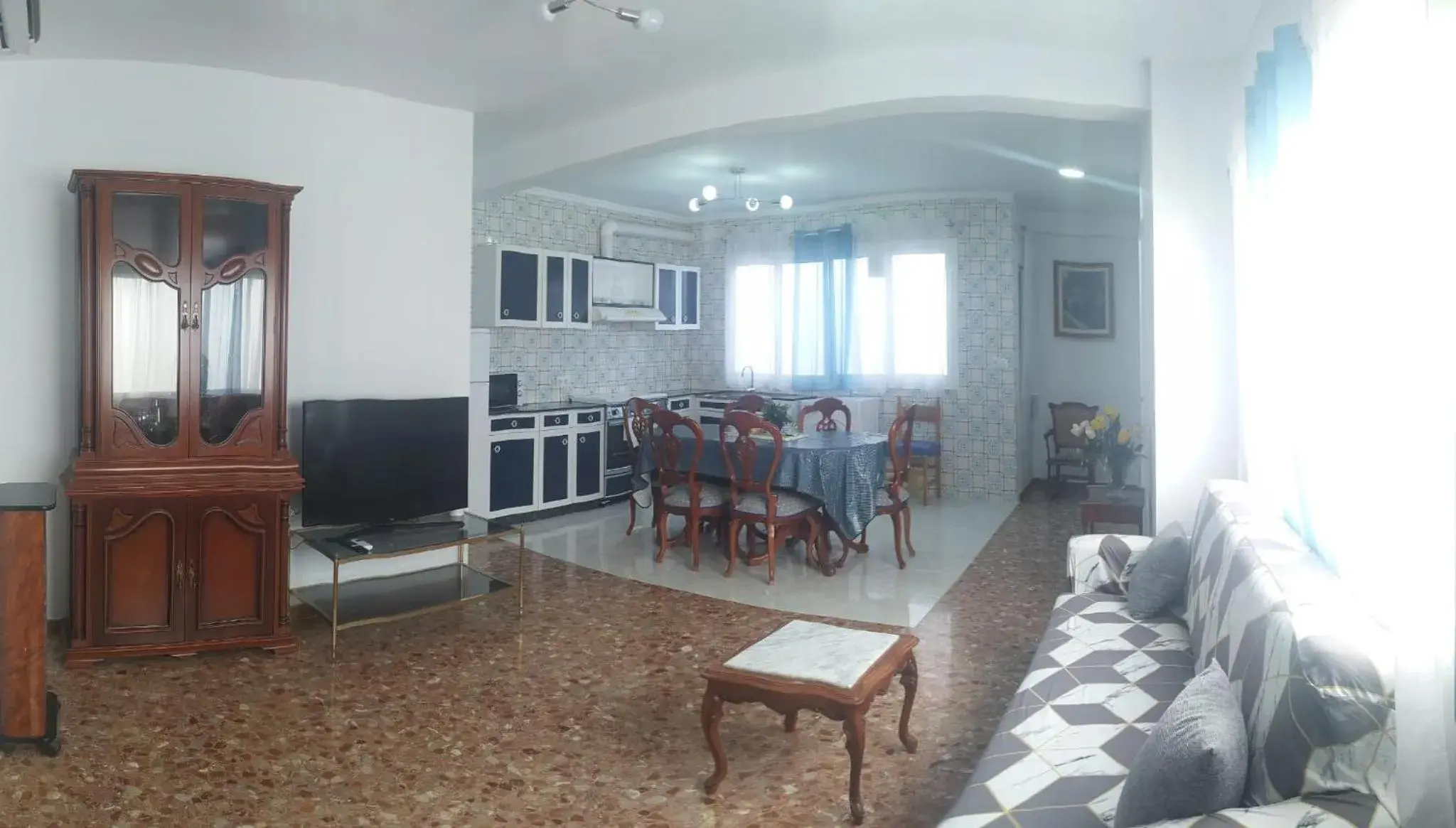 A Beautiful spacious Two Bedroom Apartment CB8EV A Beautiful spacious Two Bedroom Apartment CB8EV