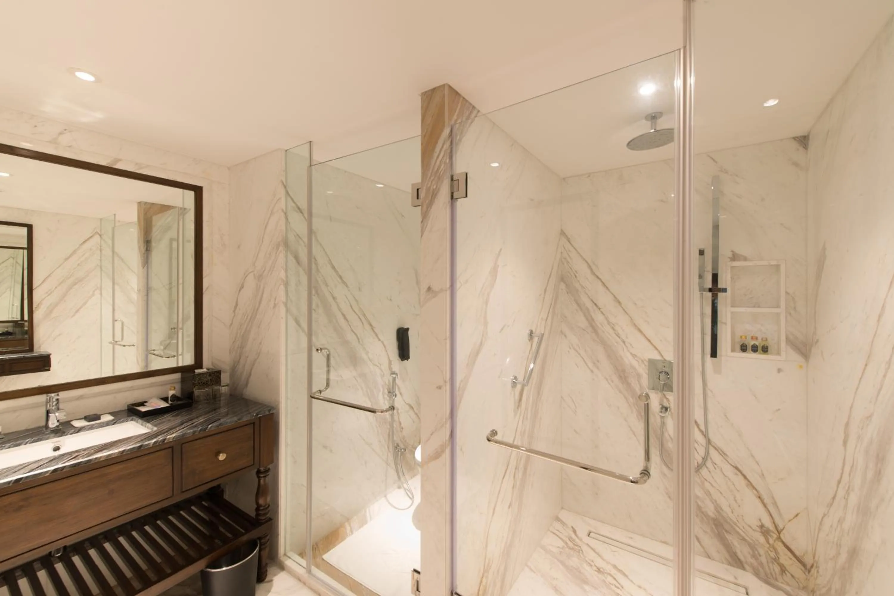 Shower in Taj West End