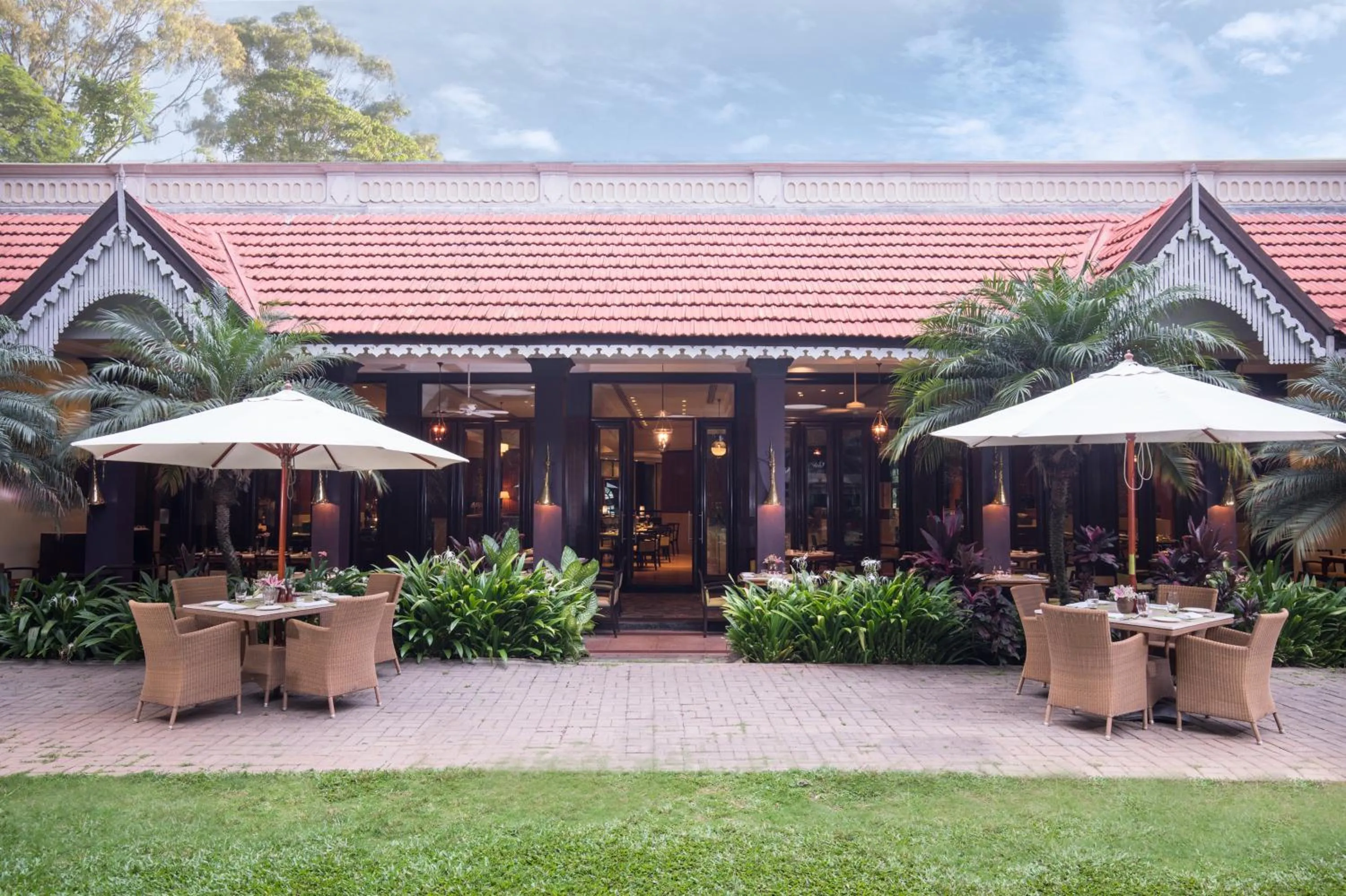 Restaurant/places to eat in Taj West End