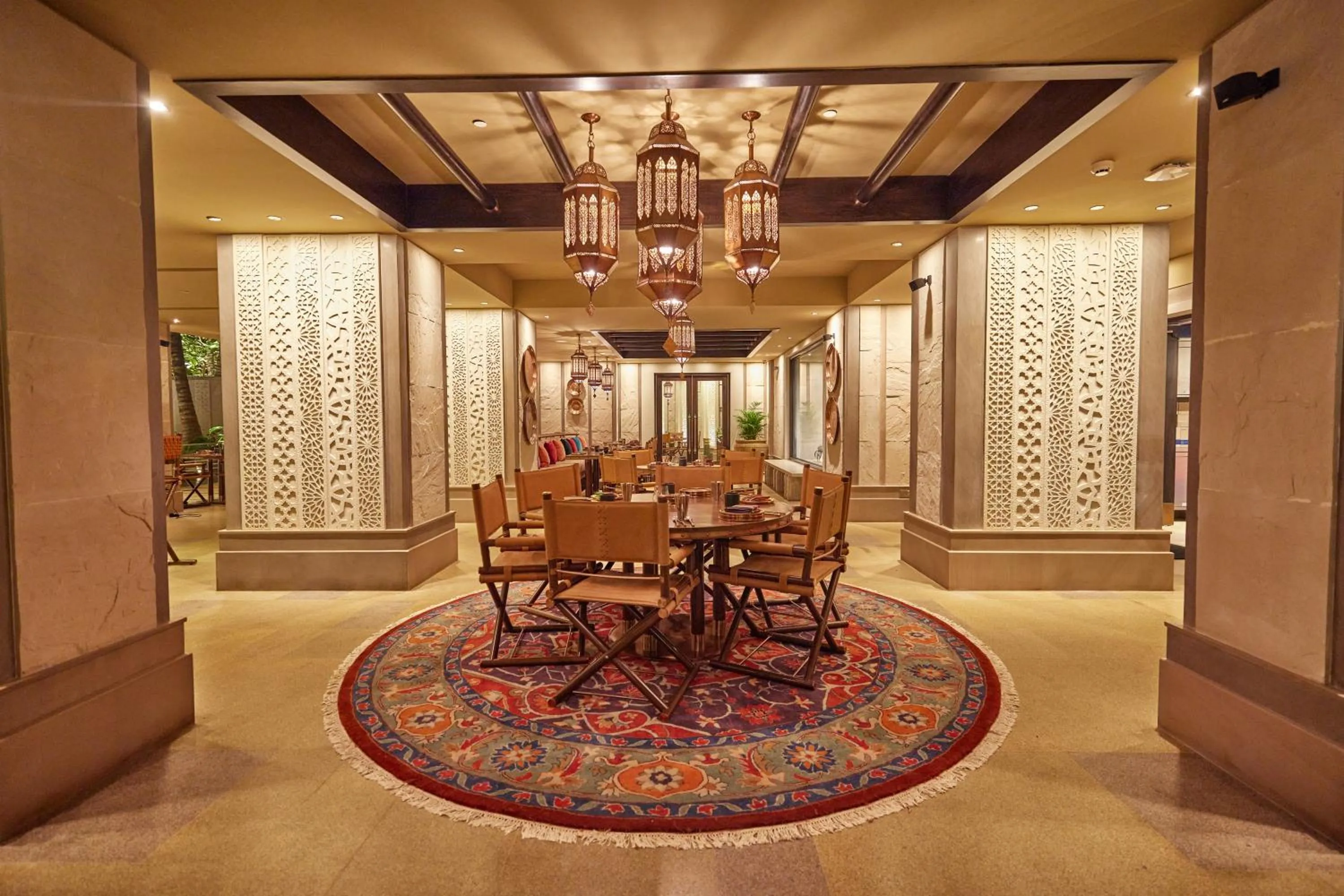 Restaurant/places to eat in Taj West End