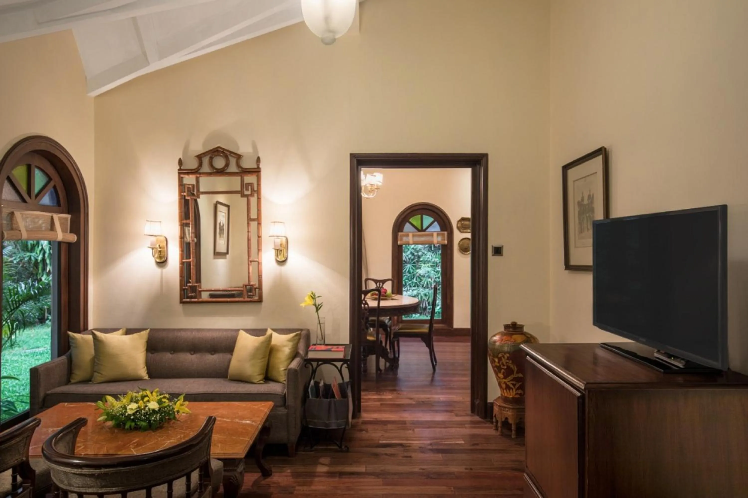 Communal lounge/ TV room in Taj West End