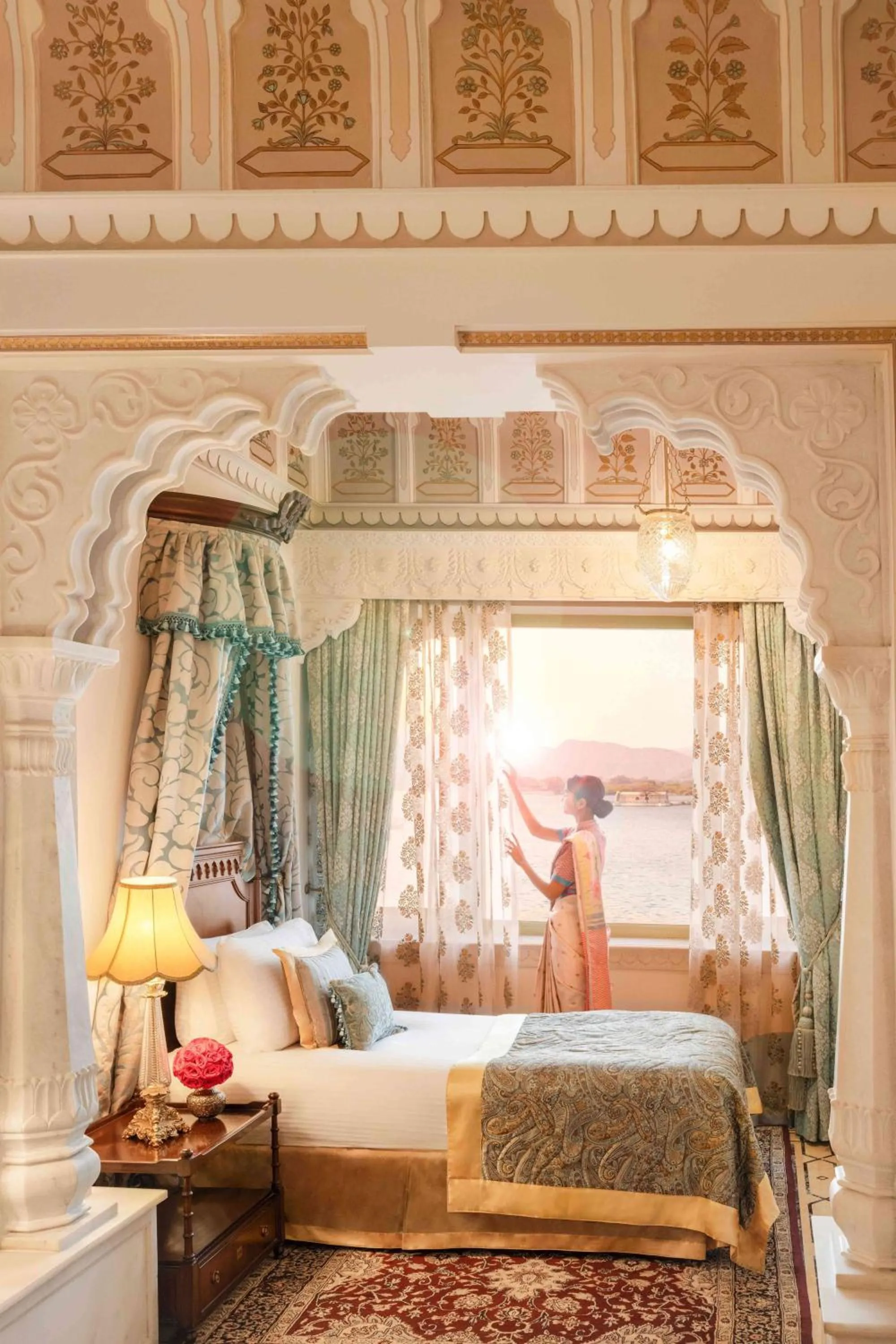 Lake view, Bed in Taj Lake Palace Udaipur