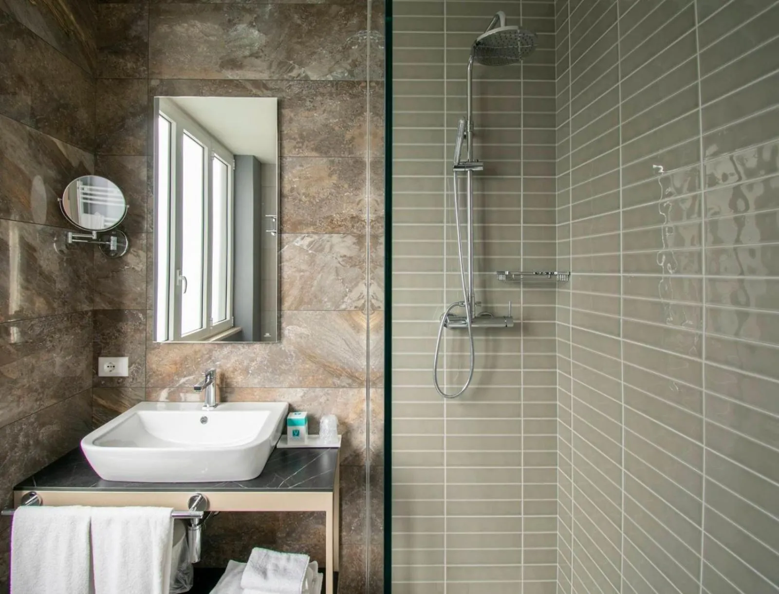 Shower in Hotel Medusa