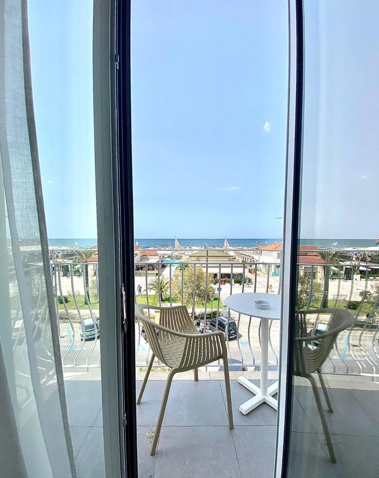 Day in Hotel Medusa