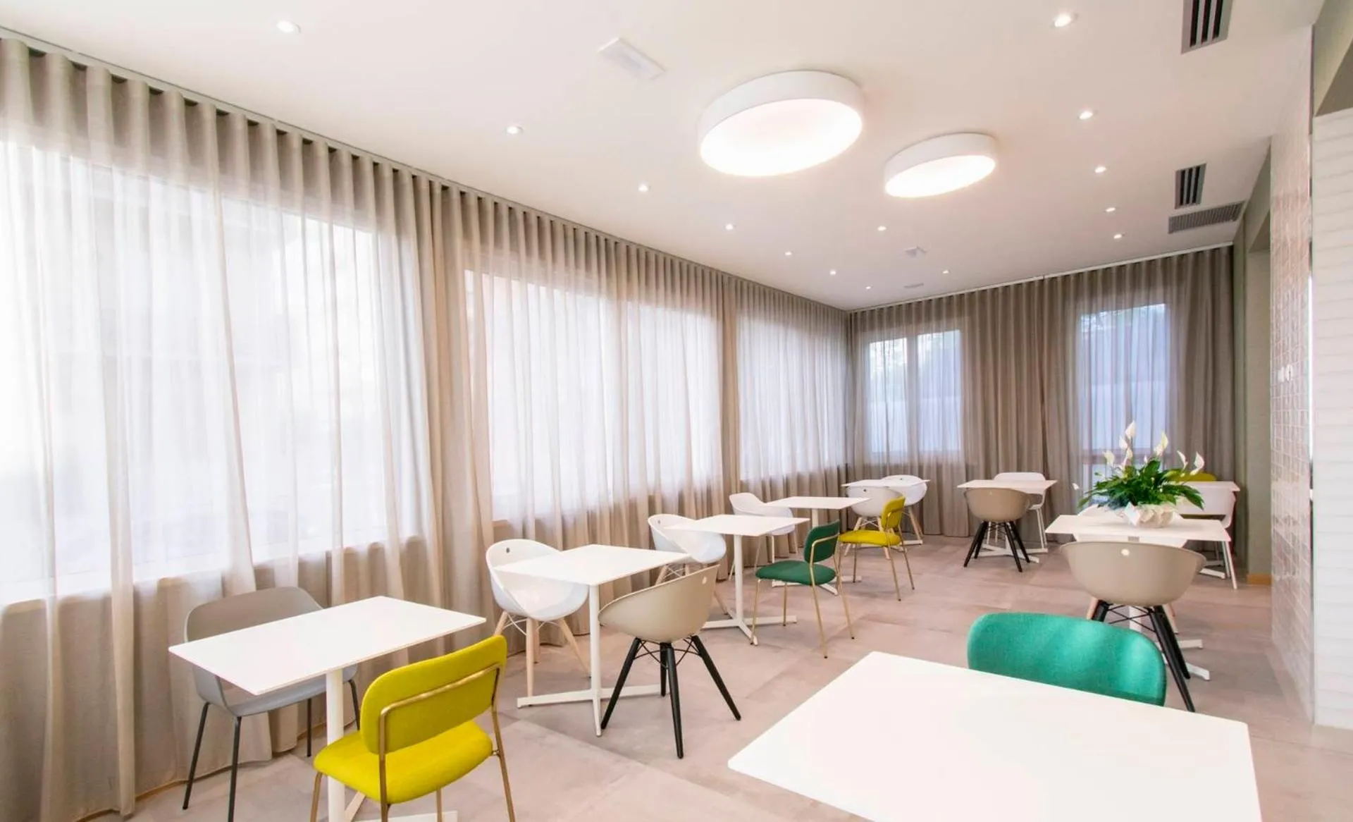 Restaurant/places to eat in Hotel Medusa