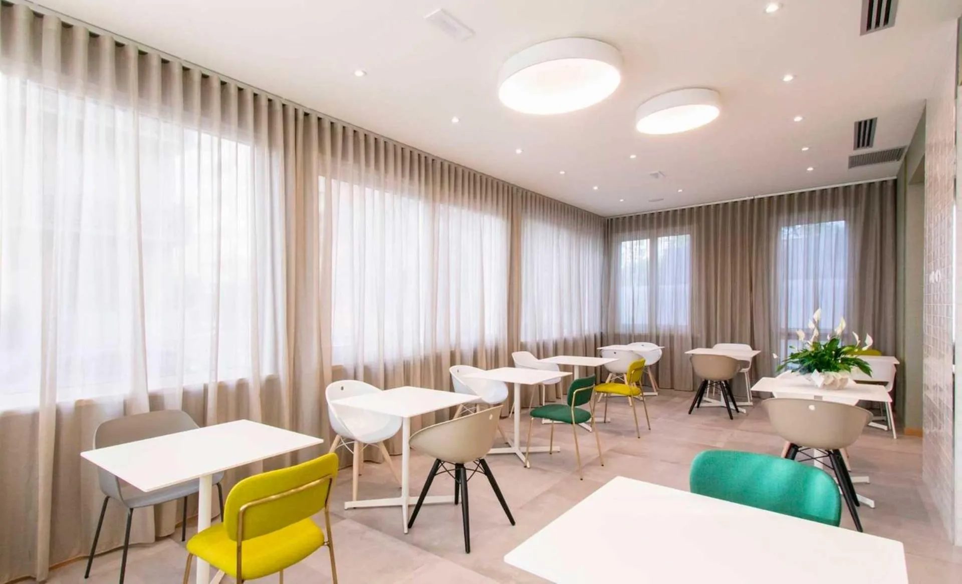 Restaurant/places to eat in Hotel Medusa