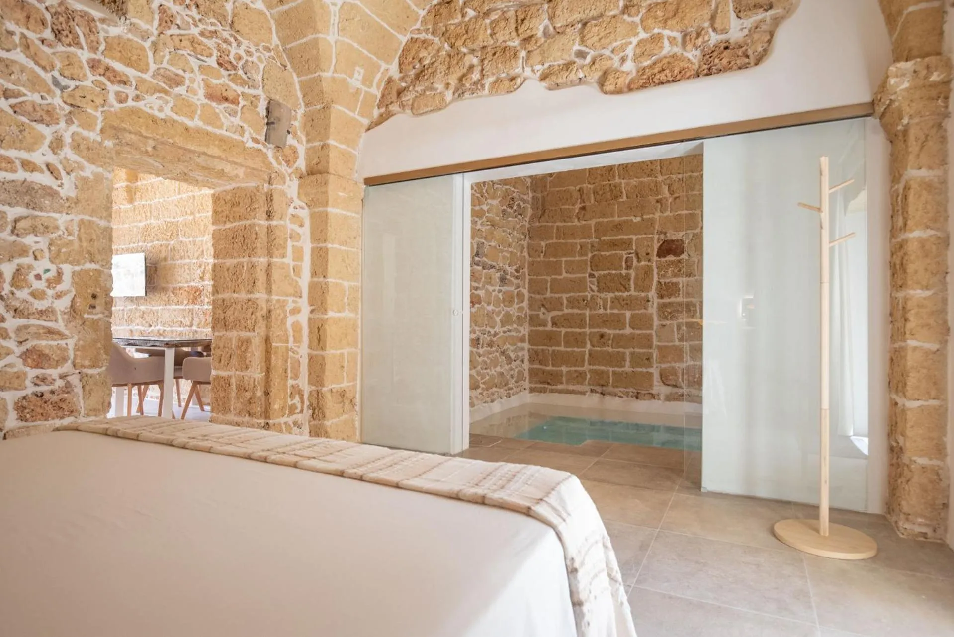 Swimming pool, Bed in Don Fernando 1938