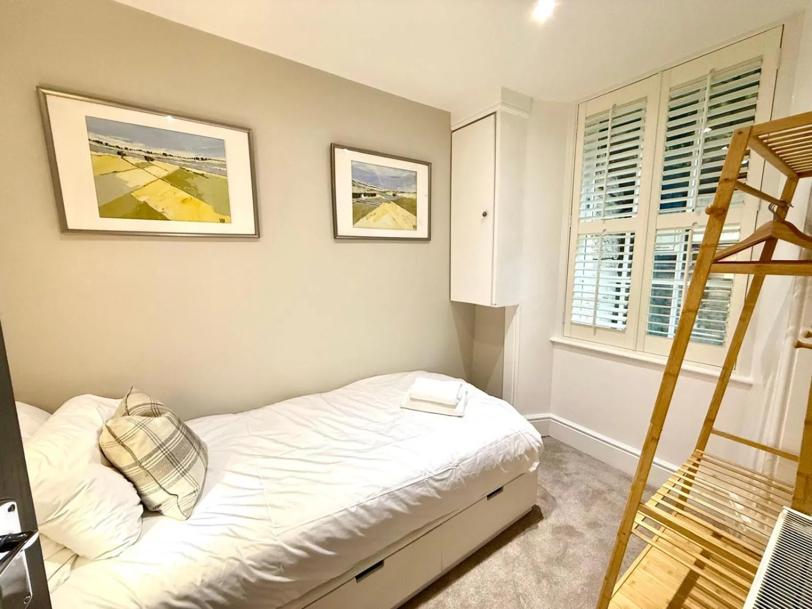 Ultra Modern, Stylish Apartment Next To Princes St