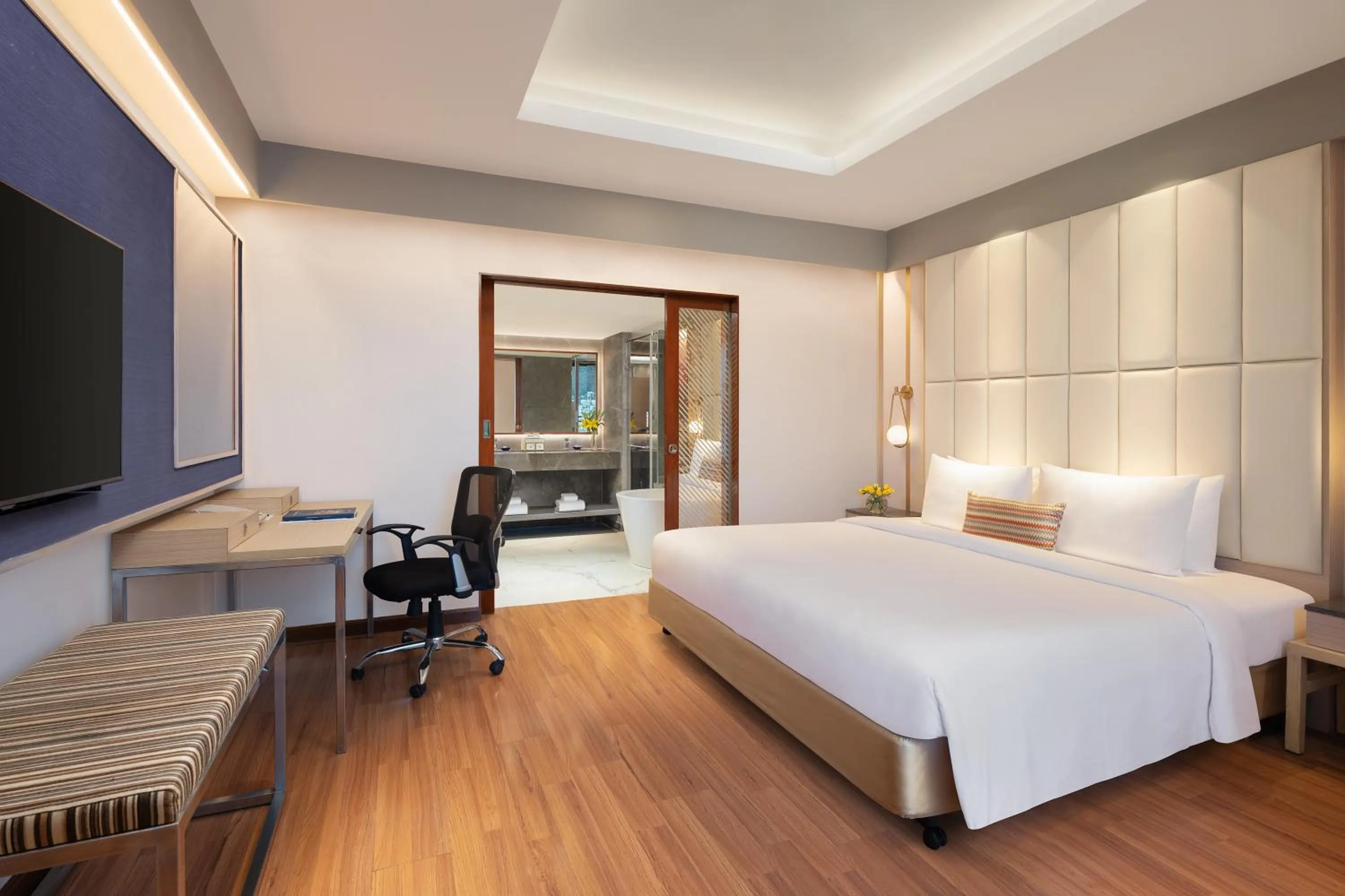 Bedroom, Bed in Vivanta Vijayawada, MG Road