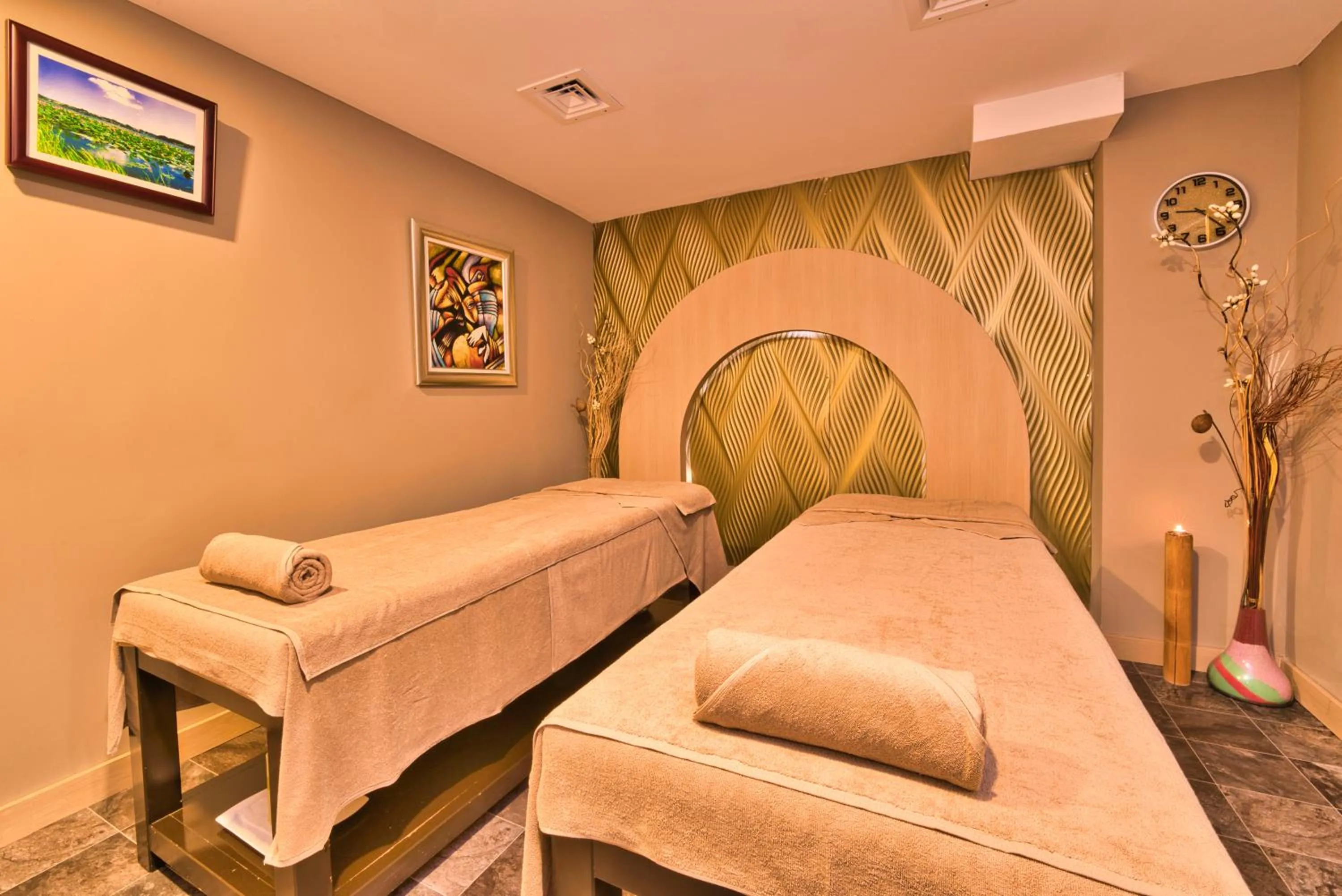 Spa and wellness centre/facilities, Bed in Salamis Bay Conti Hotel Resort & SPA & Casino