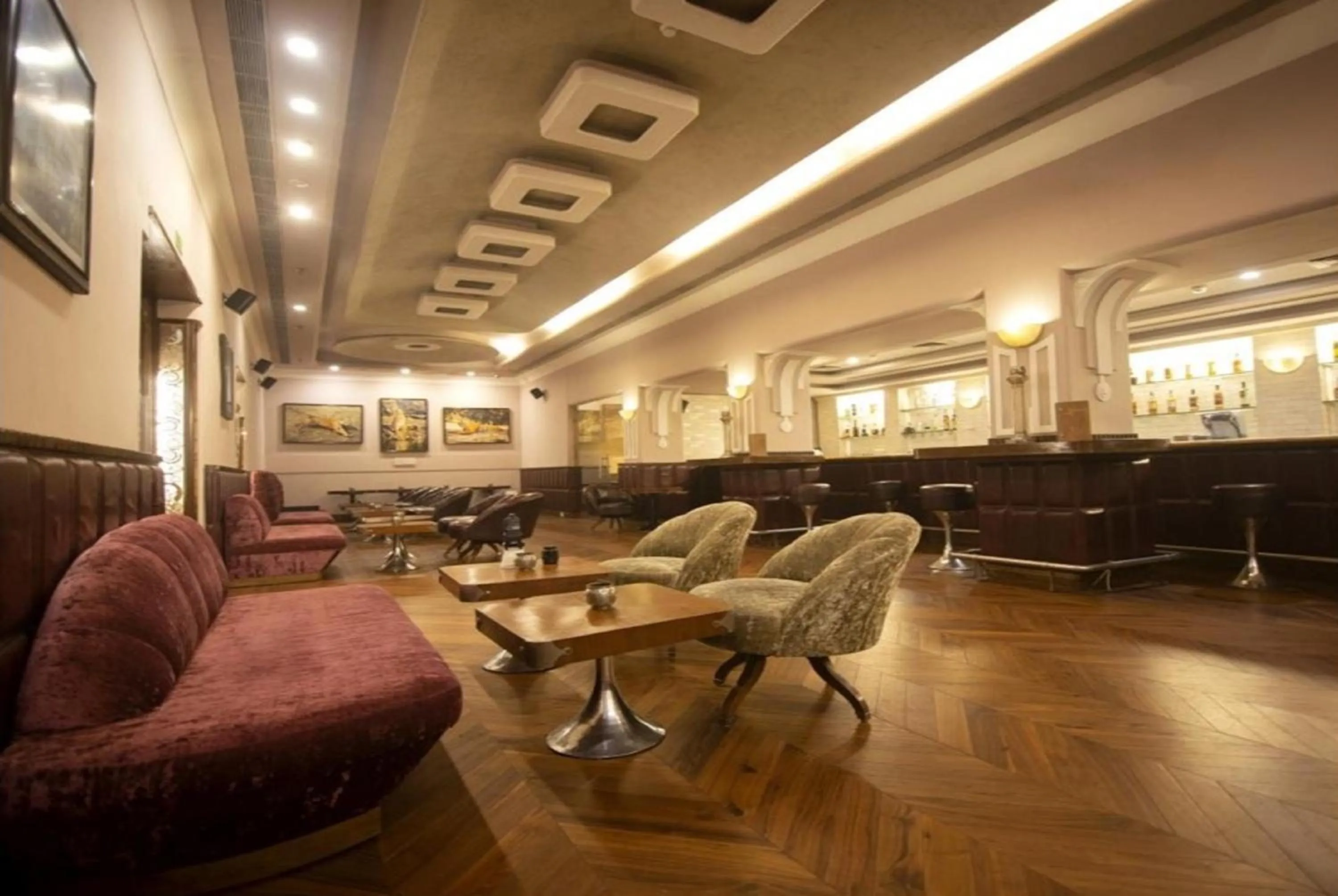 Lounge or bar in Ambassador, New Delhi - IHCL SeleQtions