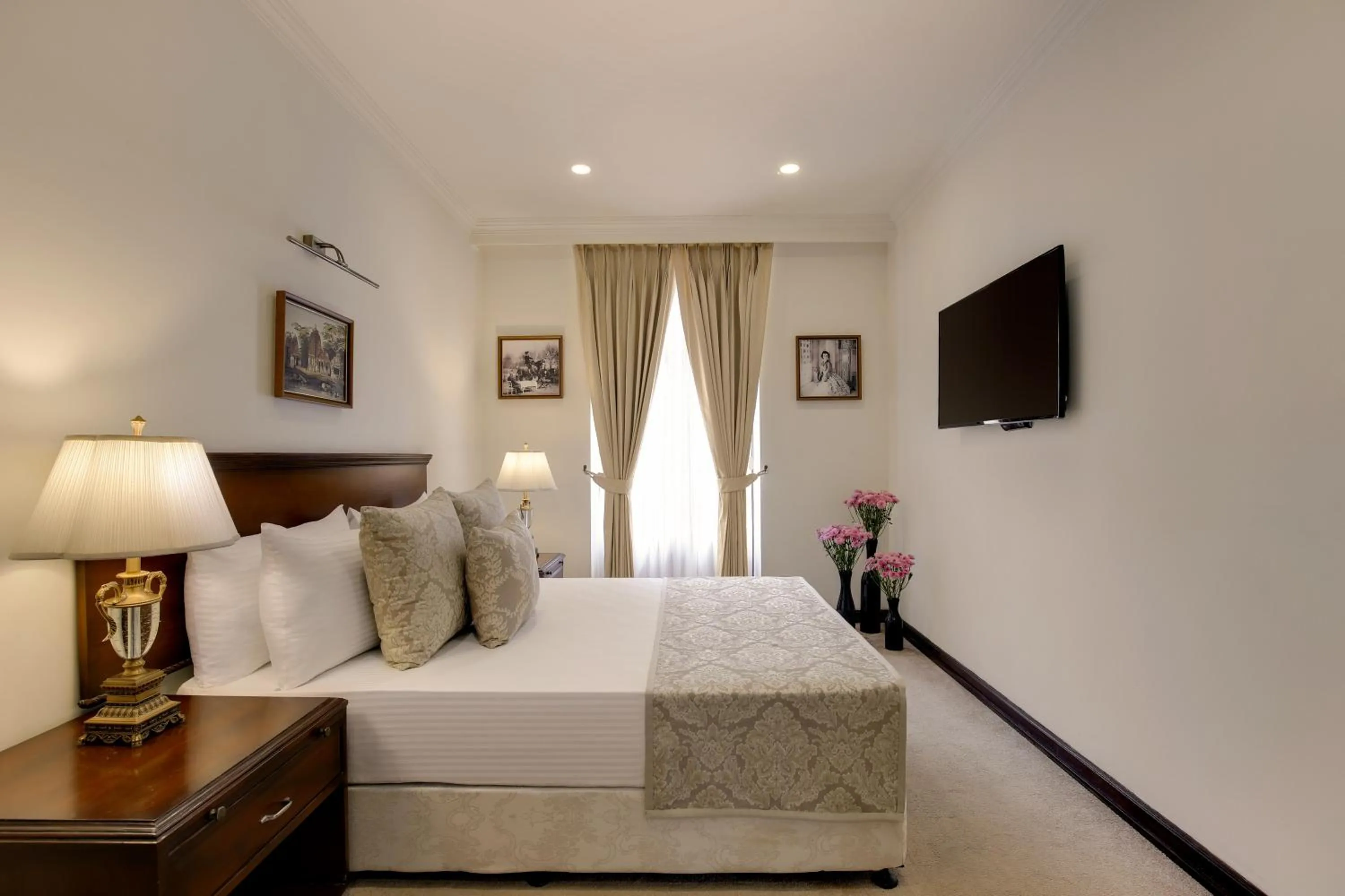 Bed in Ambassador, New Delhi - IHCL SeleQtions