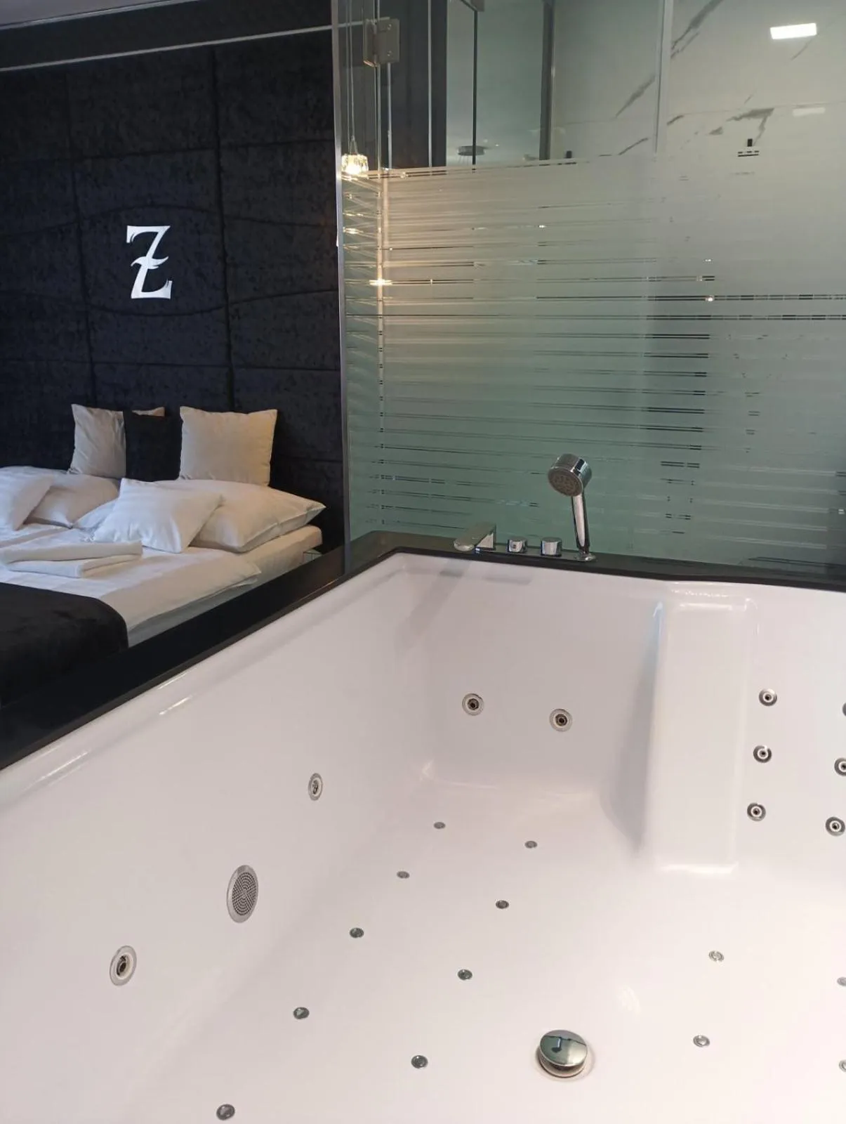 Bed in Z Rooms Boutique Smart Hotel, személyzet nélkül