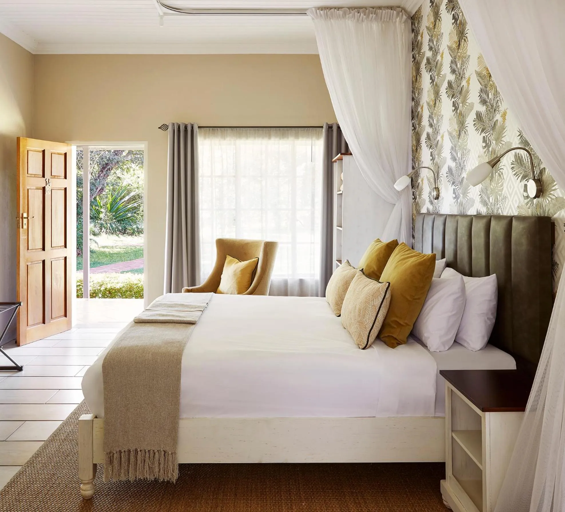 Bedroom, Bed in Pioneers