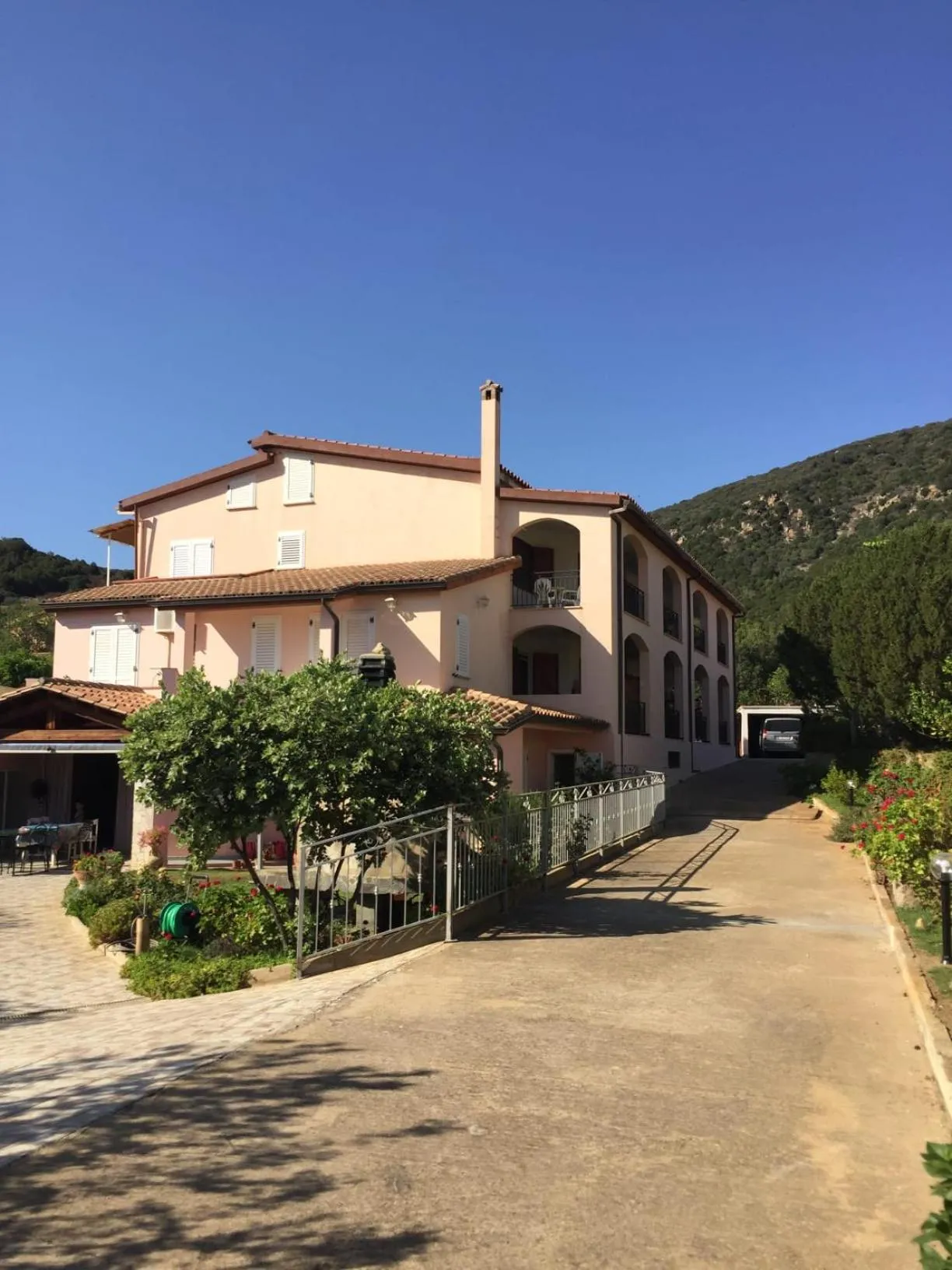 Property building in Villa Rosa