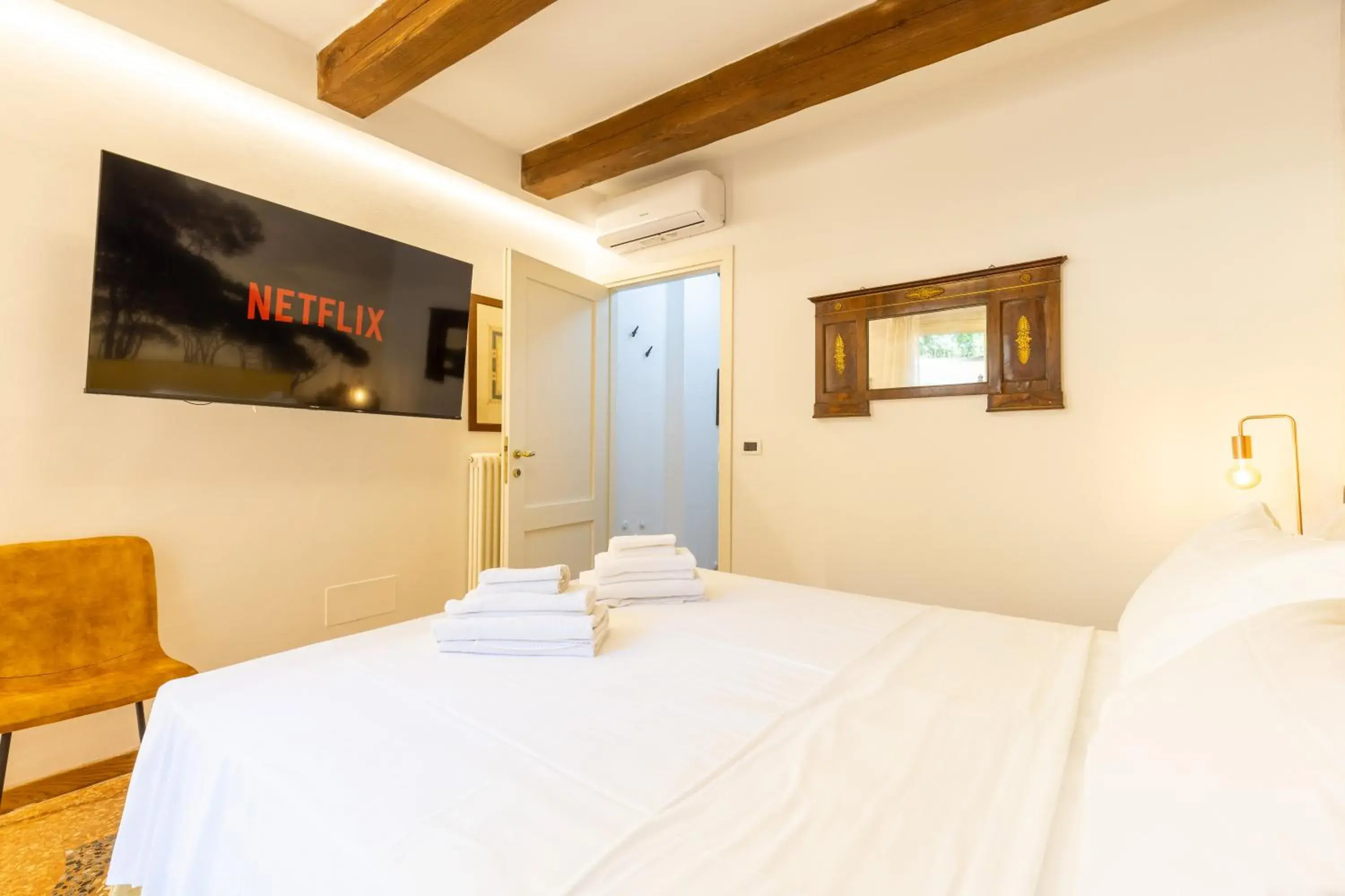 Bed in BolognaRoomscom - Frassinago Deluxe Bed in BolognaRoomscom - Frassinago Deluxe