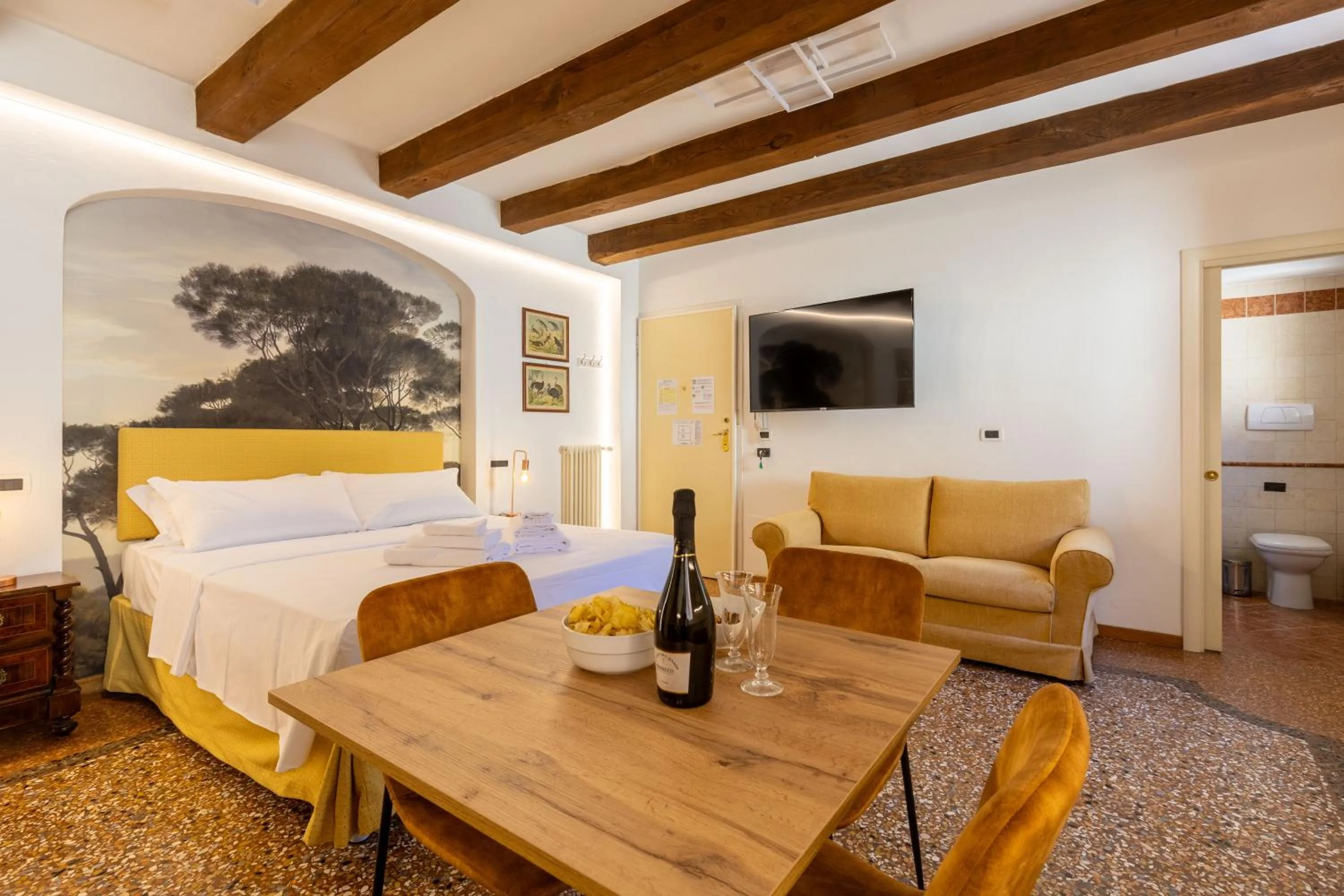 Bed in BolognaRoomscom - Frassinago Deluxe