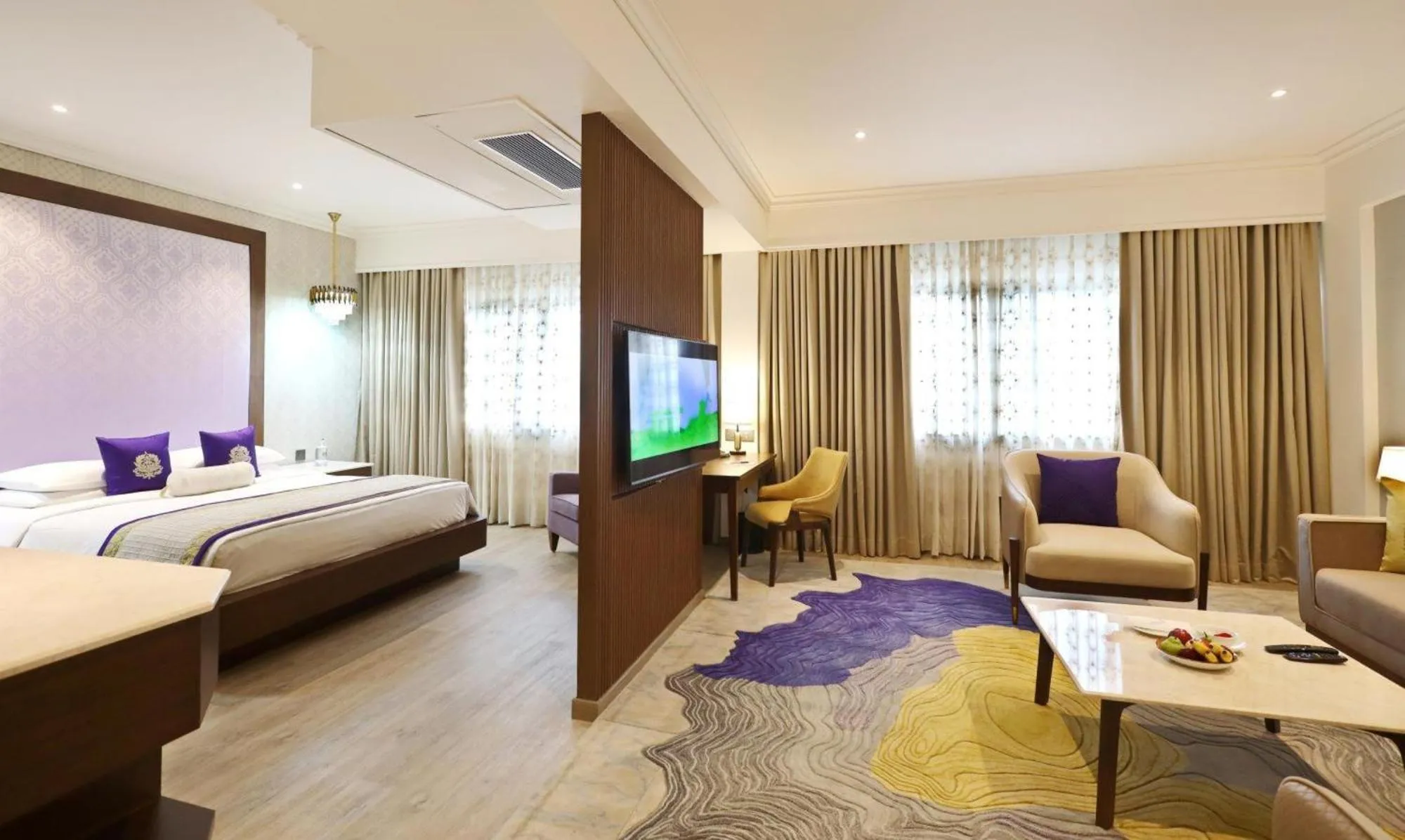 Living room, Bed in Vivanta Bengaluru Residency Road