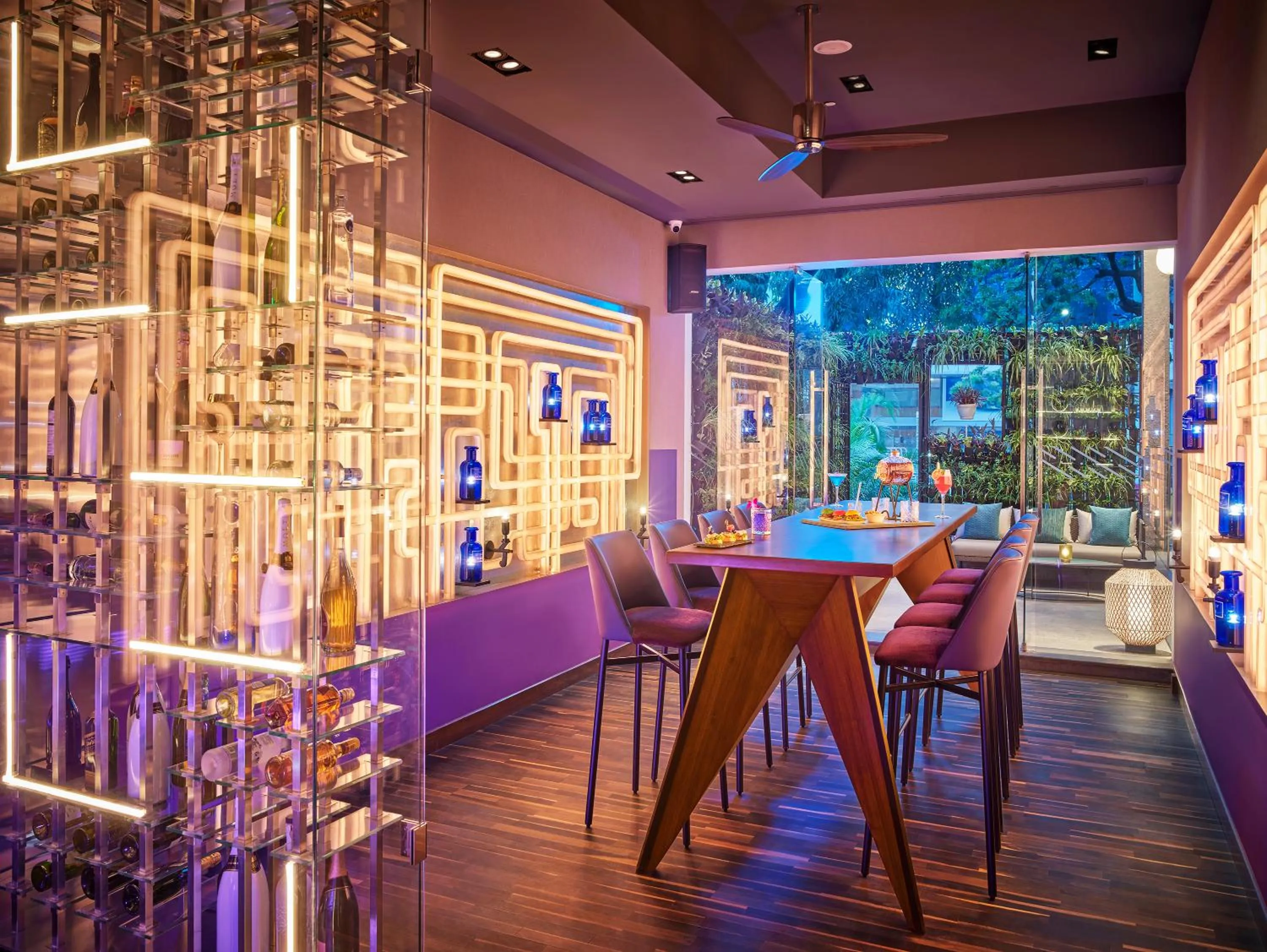 Lounge or bar in Vivanta Bengaluru Residency Road