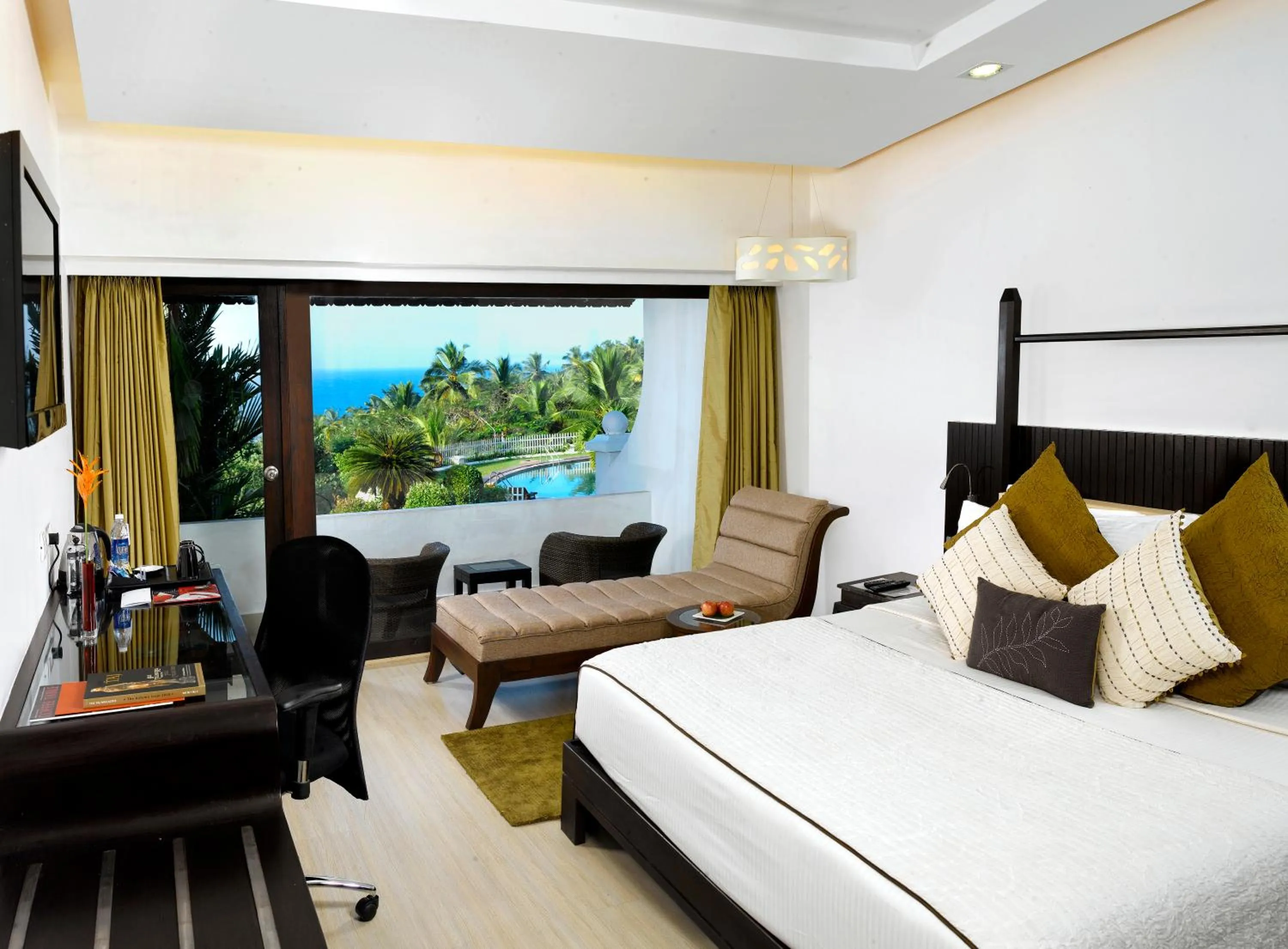 Photo of the whole room, Bed in Gateway Varkala