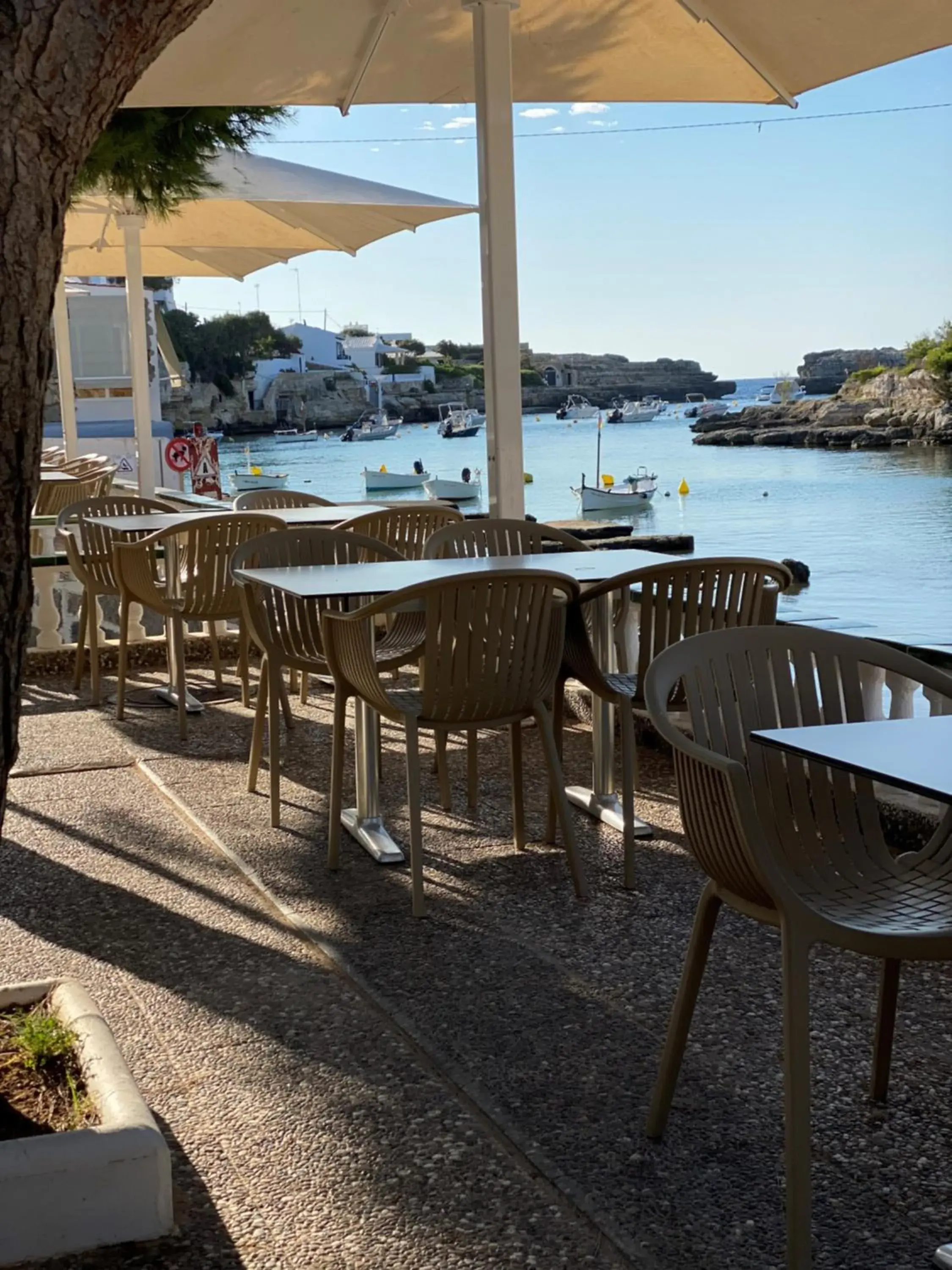 Restaurant/places to eat in HOSTAL XUROY Restaurant/places to eat in HOSTAL XUROY