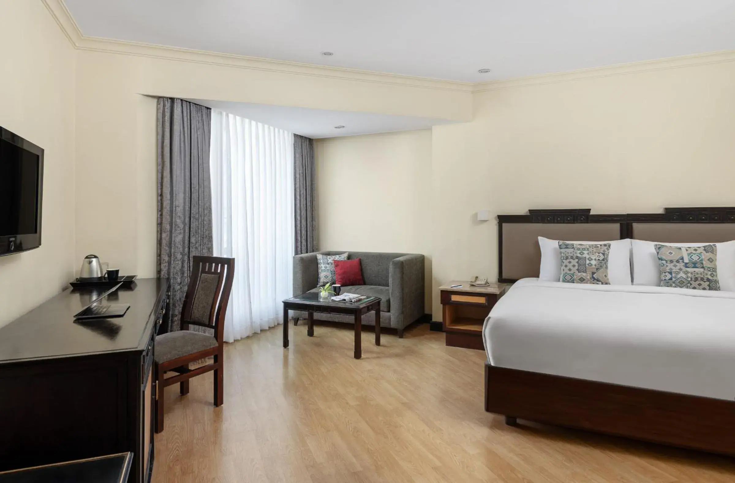 Bedroom, Bed in Vivanta Ernakulam, Marine Drive Bedroom, Bed in Vivanta Ernakulam, Marine Drive