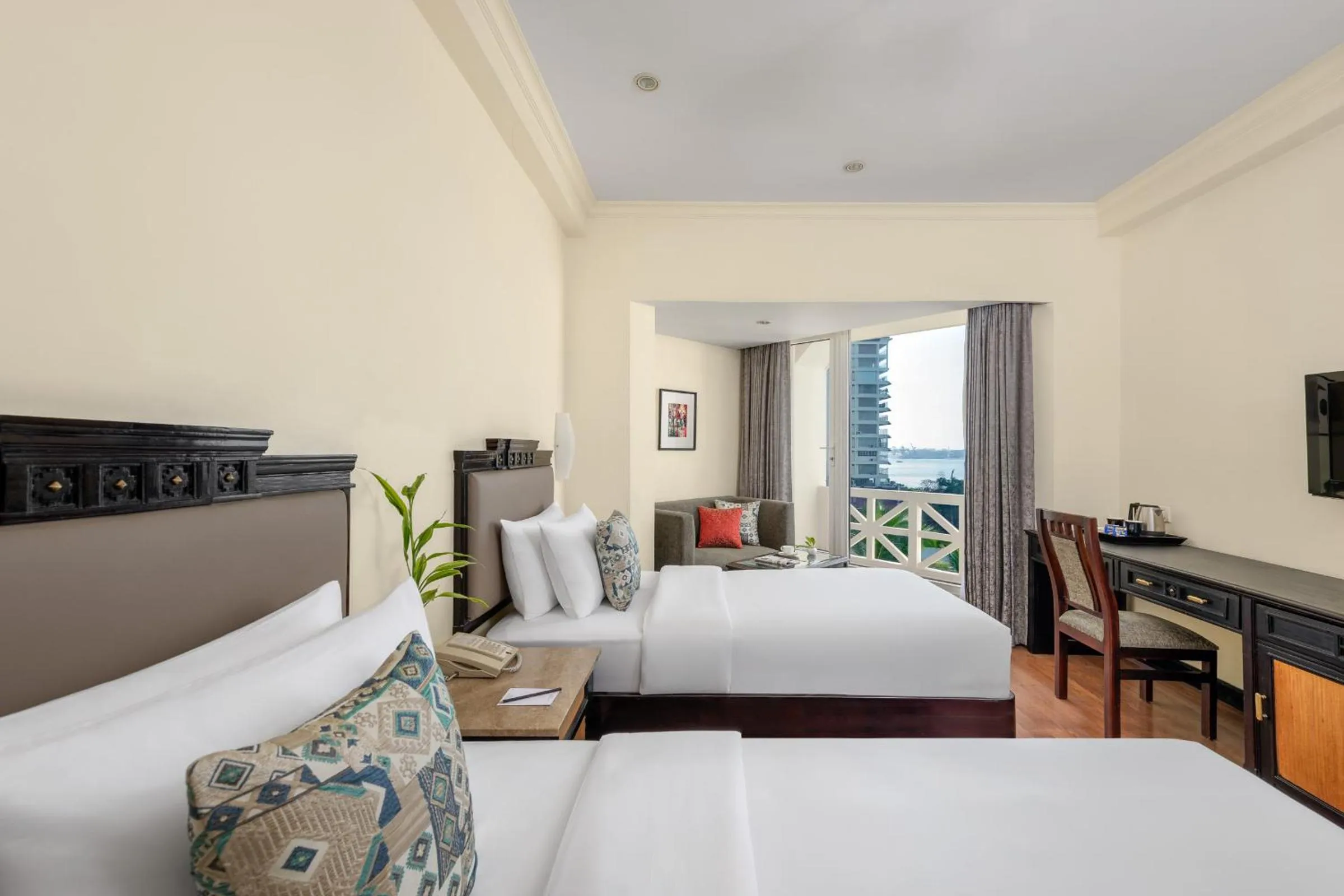 Bedroom, Bed in Vivanta Ernakulam, Marine Drive