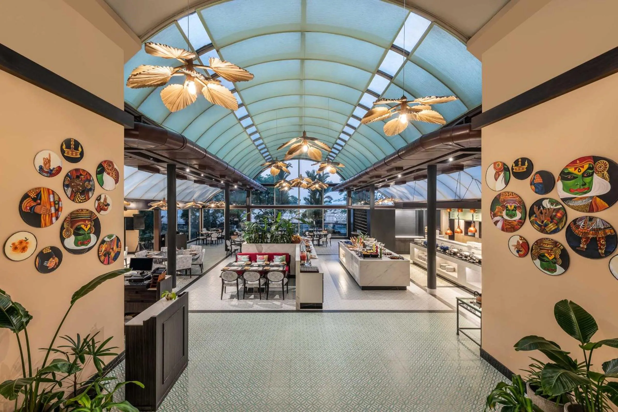 Restaurant/places to eat in Vivanta Ernakulam, Marine Drive