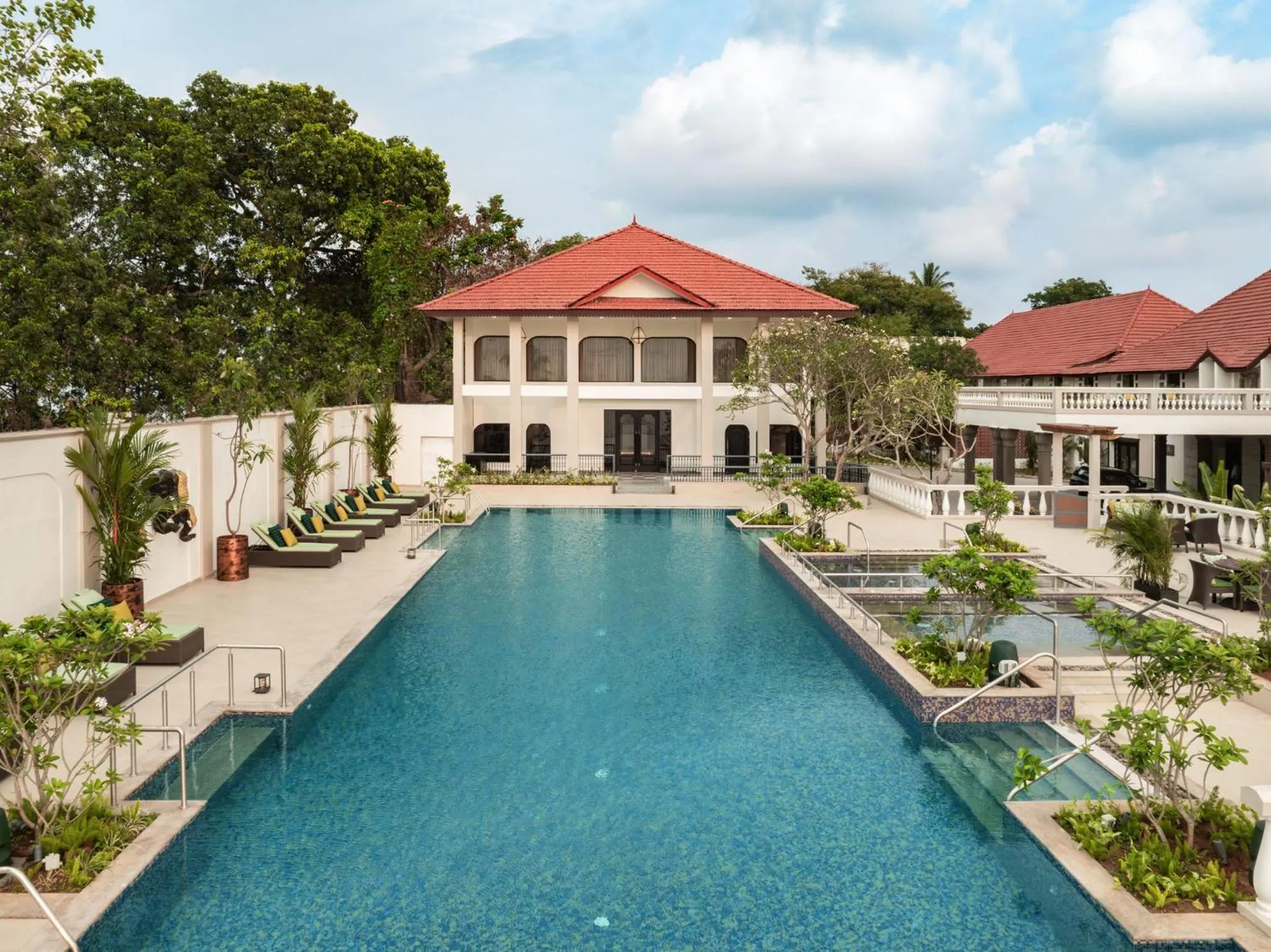 Swimming pool in Taj Malabar Resort & Spa, Cochin.