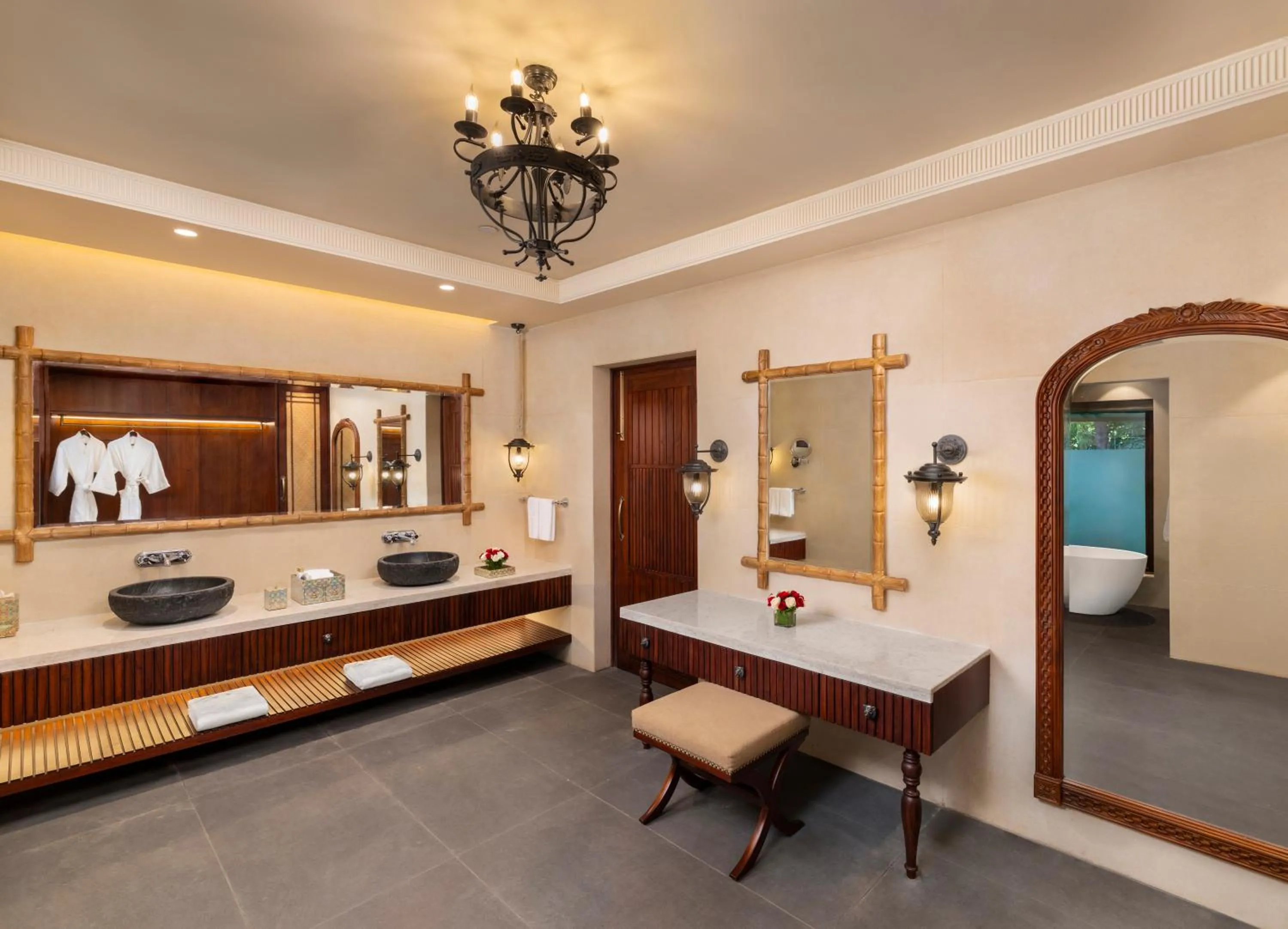 Bathroom in The Maharaja's Lodge, Ranthambore