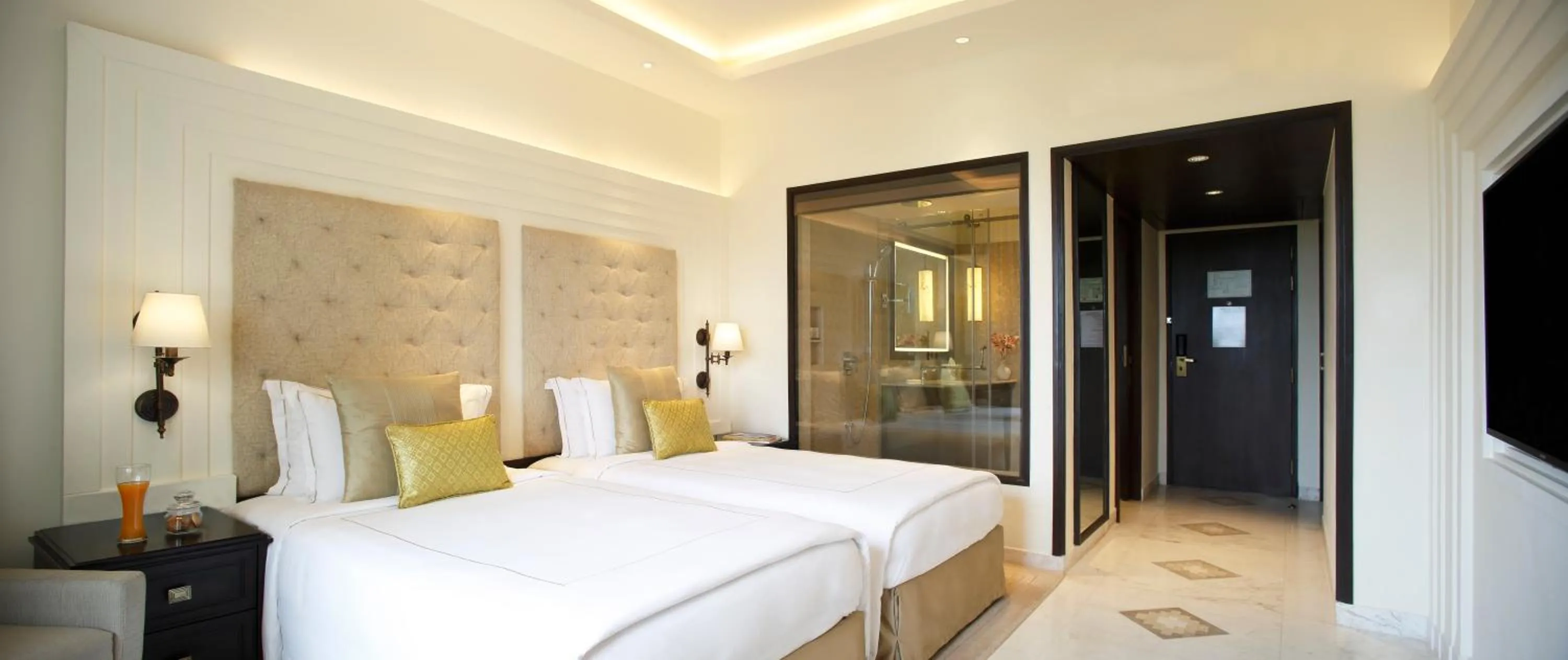 Bed in Taj Ganges Varanasi