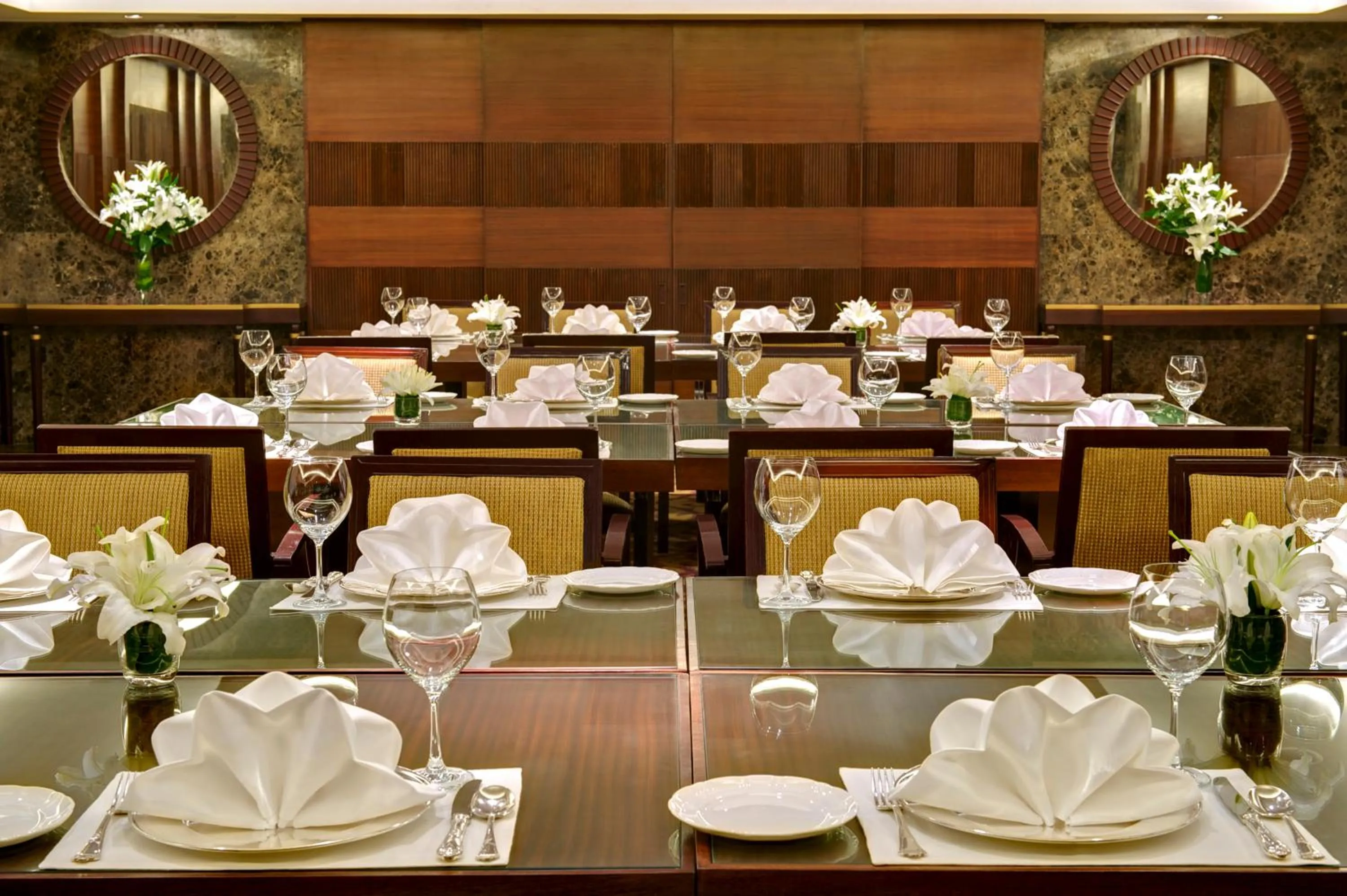 Restaurant/places to eat in Taj Coromandel