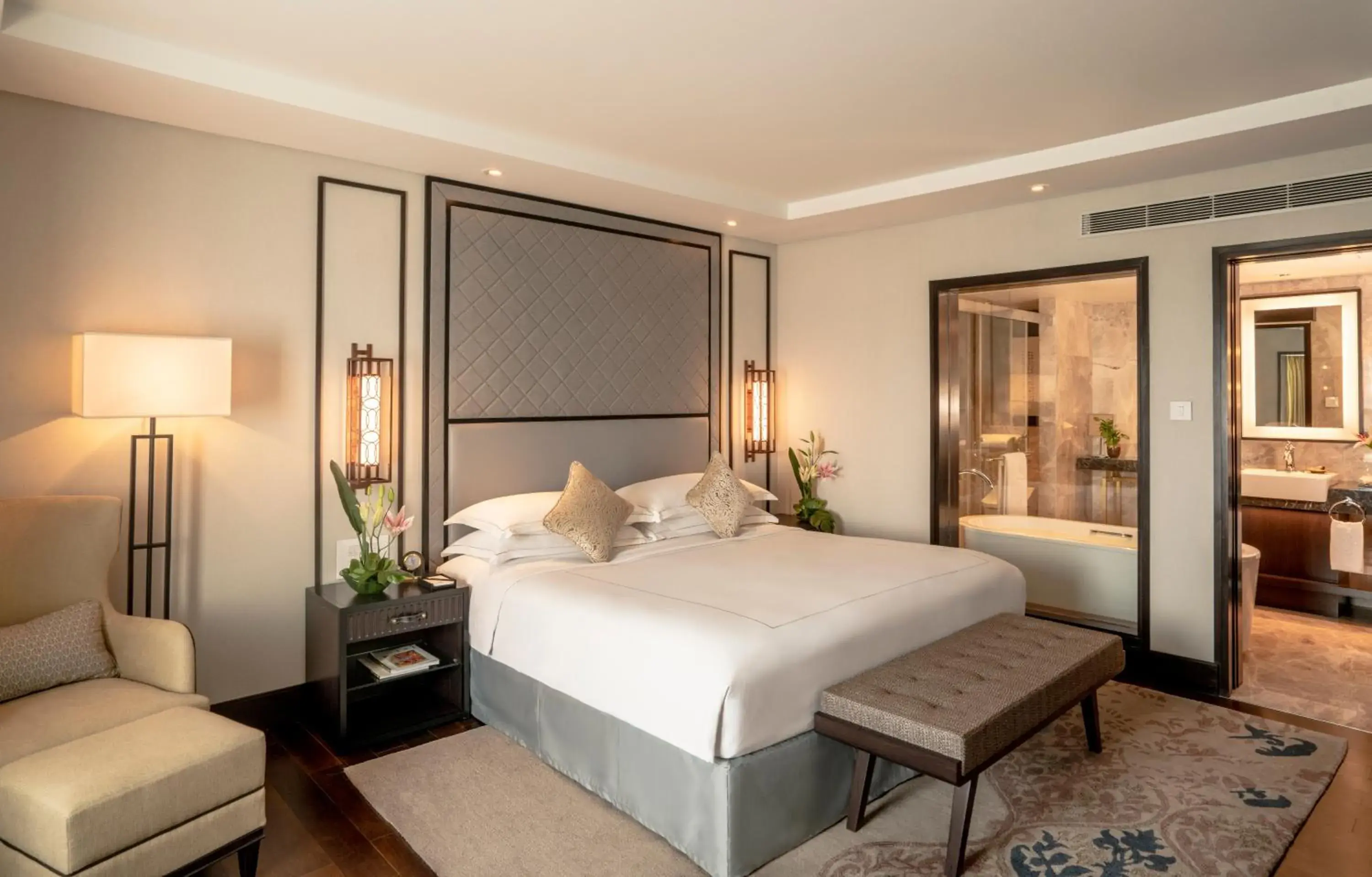 Luxury Suite With Lounge Access & Two-Way Airport Transfers in Taj Coromandel Luxury Suite With Lounge Access & Two-Way Airport Transfers in Taj Coromandel