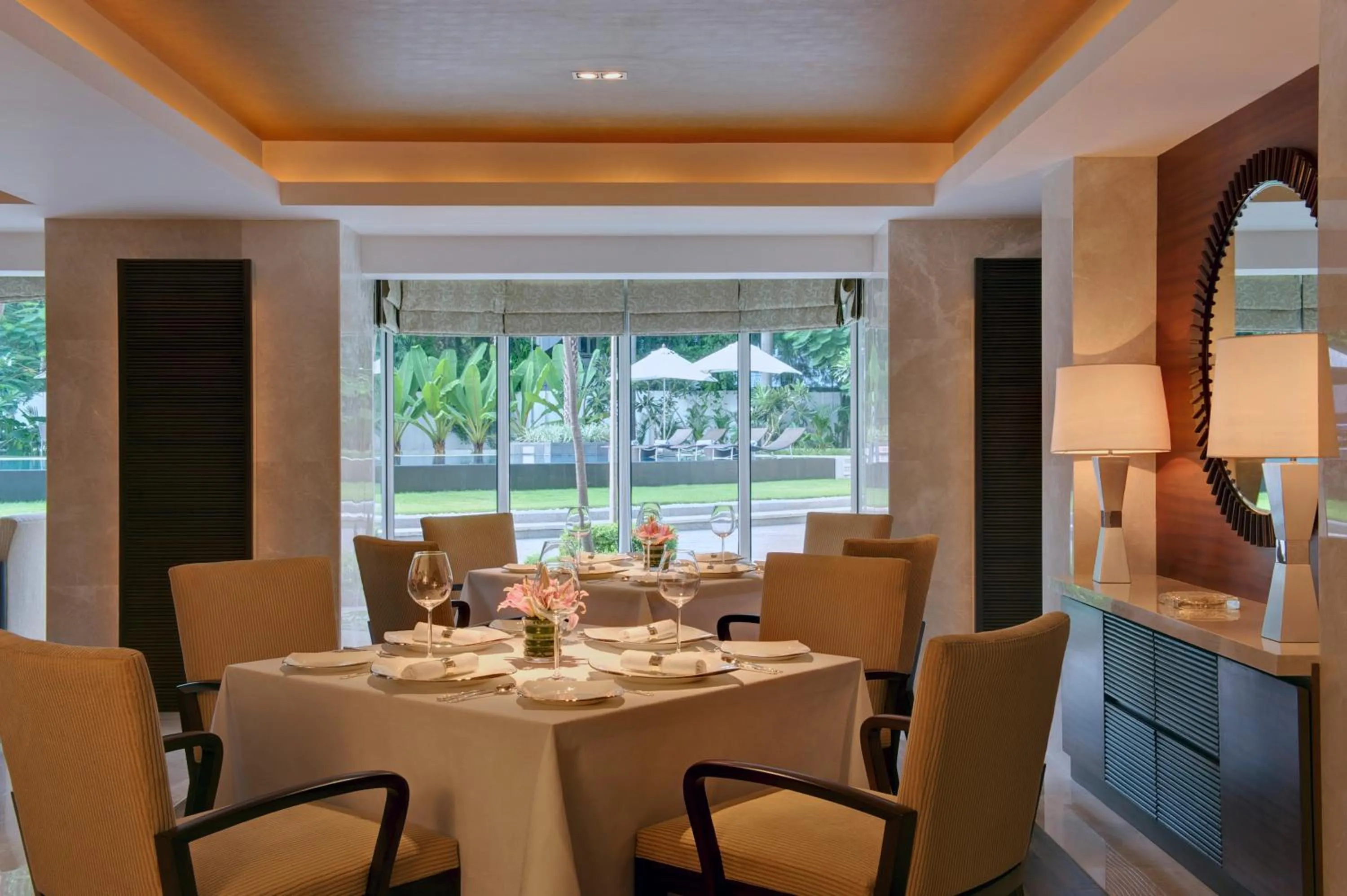 Restaurant/places to eat in Taj Coromandel