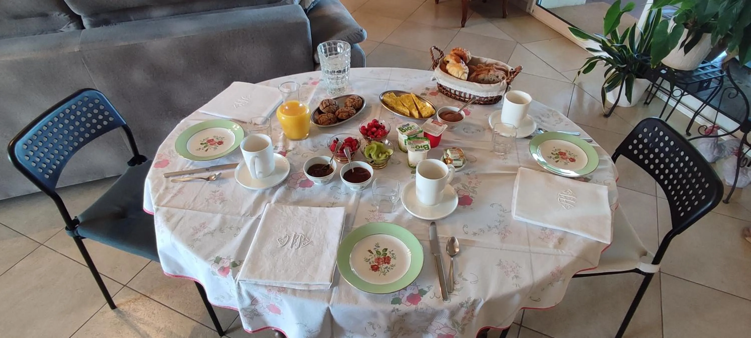 Breakfast in Les Hauts de Grazac, Chambres et Tables d'hôtes