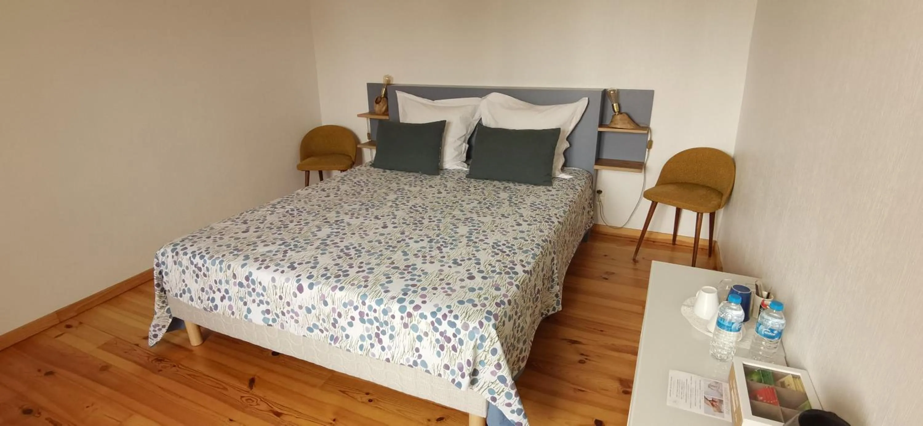 Bed in Les Hauts de Grazac, Chambres et Tables d'hôtes