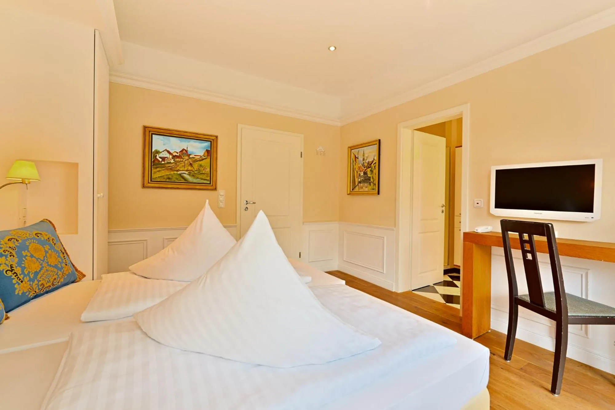 Bed in Hotel Weinberg-Schlößchen