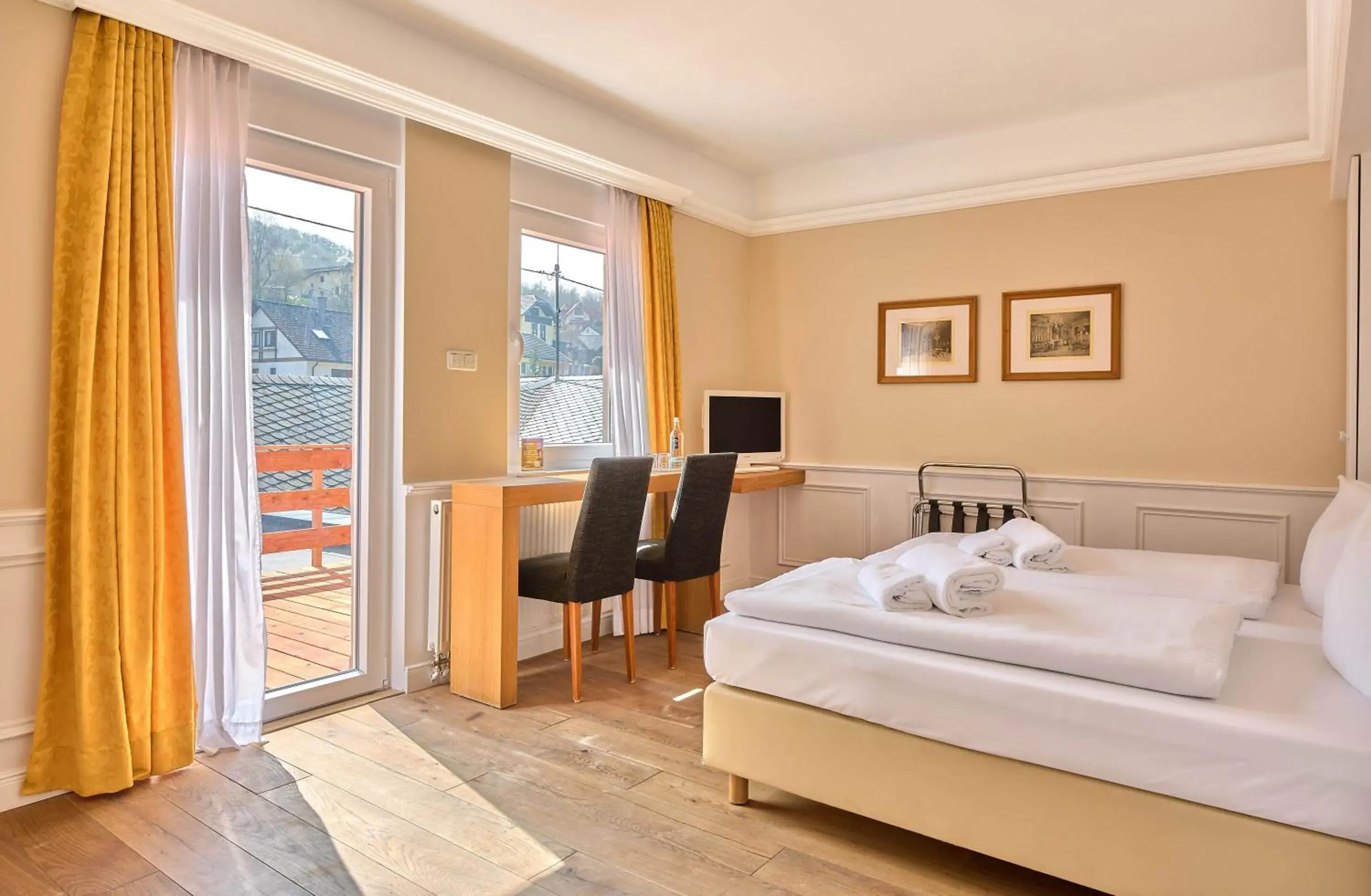 Bed in Hotel Weinberg-Schlößchen Bed in Hotel Weinberg-Schlößchen